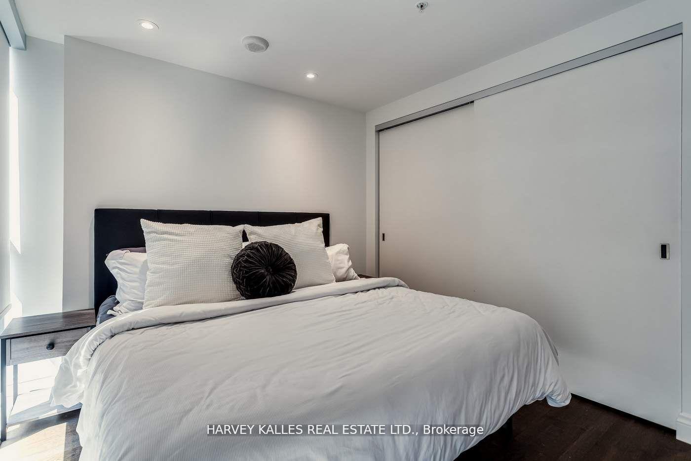 4 Bedrooms Condo at 101 Charles, Toronto For sale