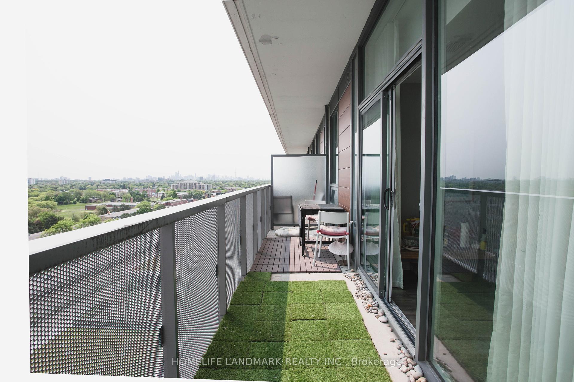 2 Bedrooms Condo at 160 Flemington, Toronto For sale