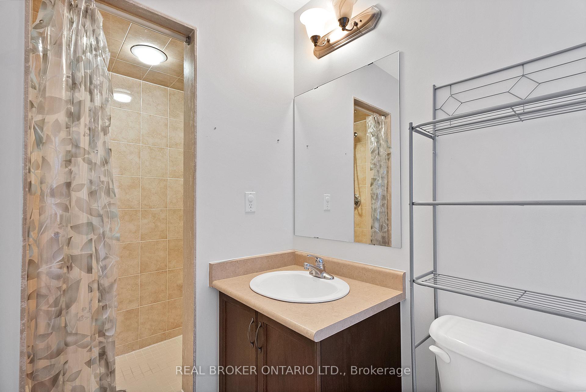 3 Bedrooms Condo at 7360 Zinnia, Mississauga For sale