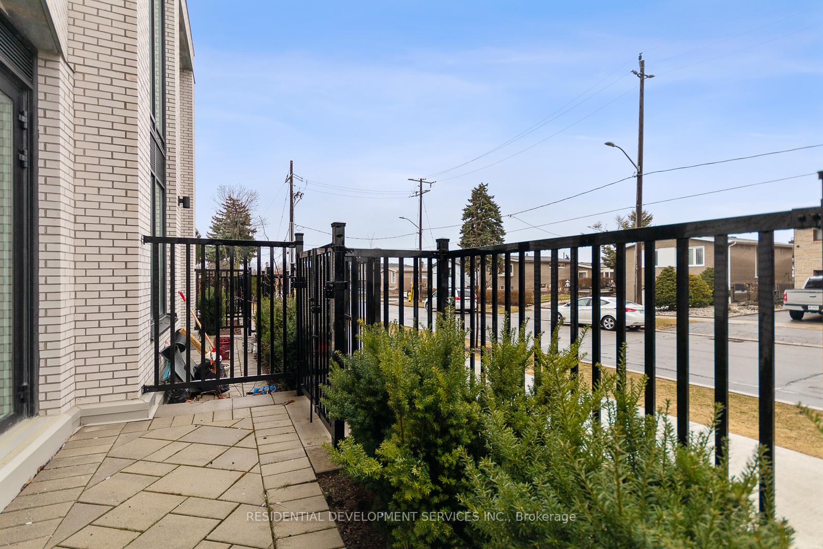 3 Bedrooms Condo at 15 Maryport Ave,  Toronto For sale