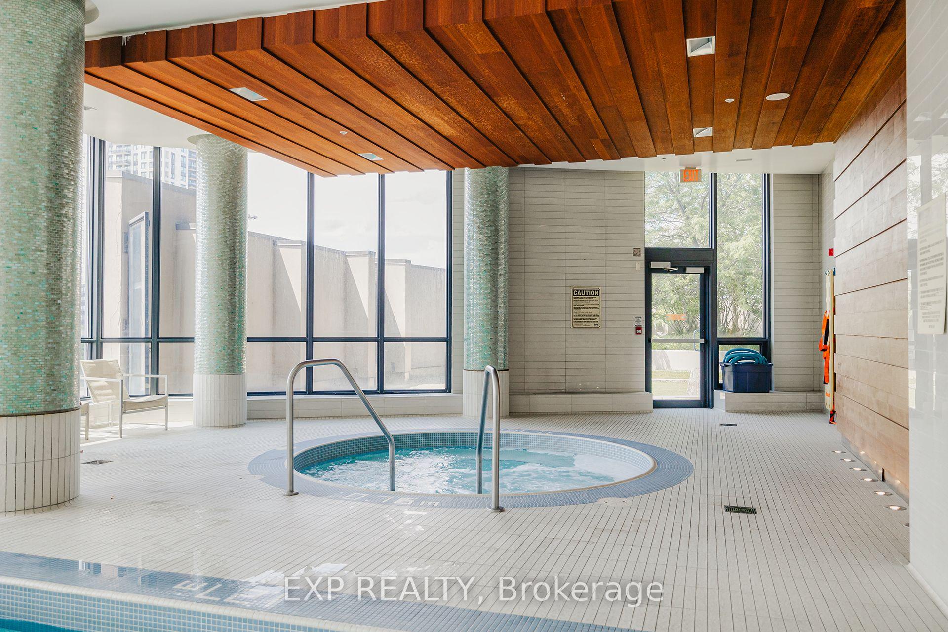 2 Bedrooms Condo at 9 Valhalla Inn,  Toronto For sale