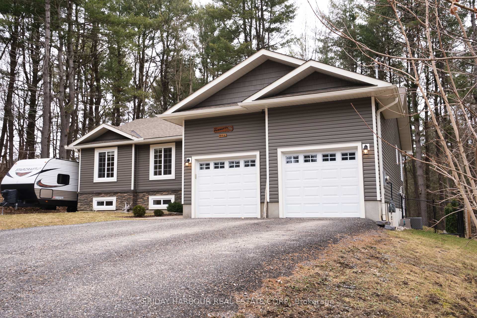 202 Vel-Dor Crescent, Bracebridge, ON P1L 1J4
