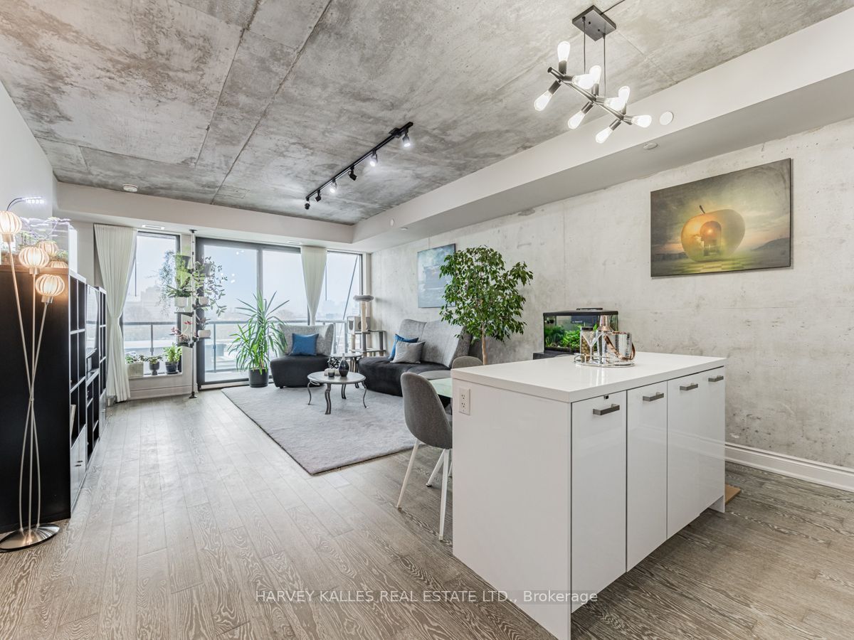 608 Richmond Street W 816