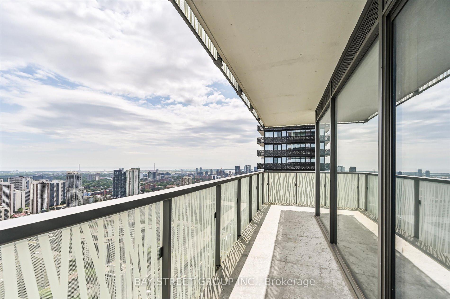 1 Bedroom Condo at 50 Charles, Toronto For sale