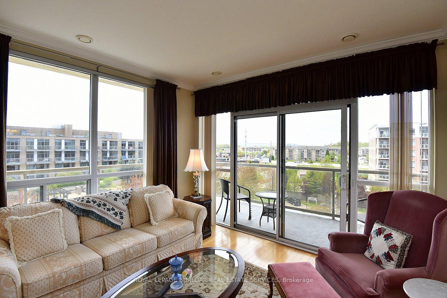 2 Bedrooms Condo at 1998 Ironstone, Burlington For sale