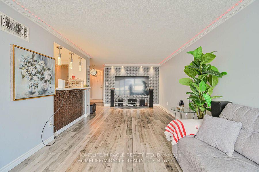 3 Bedrooms Condo at 5 Rowntree, Toronto For sale