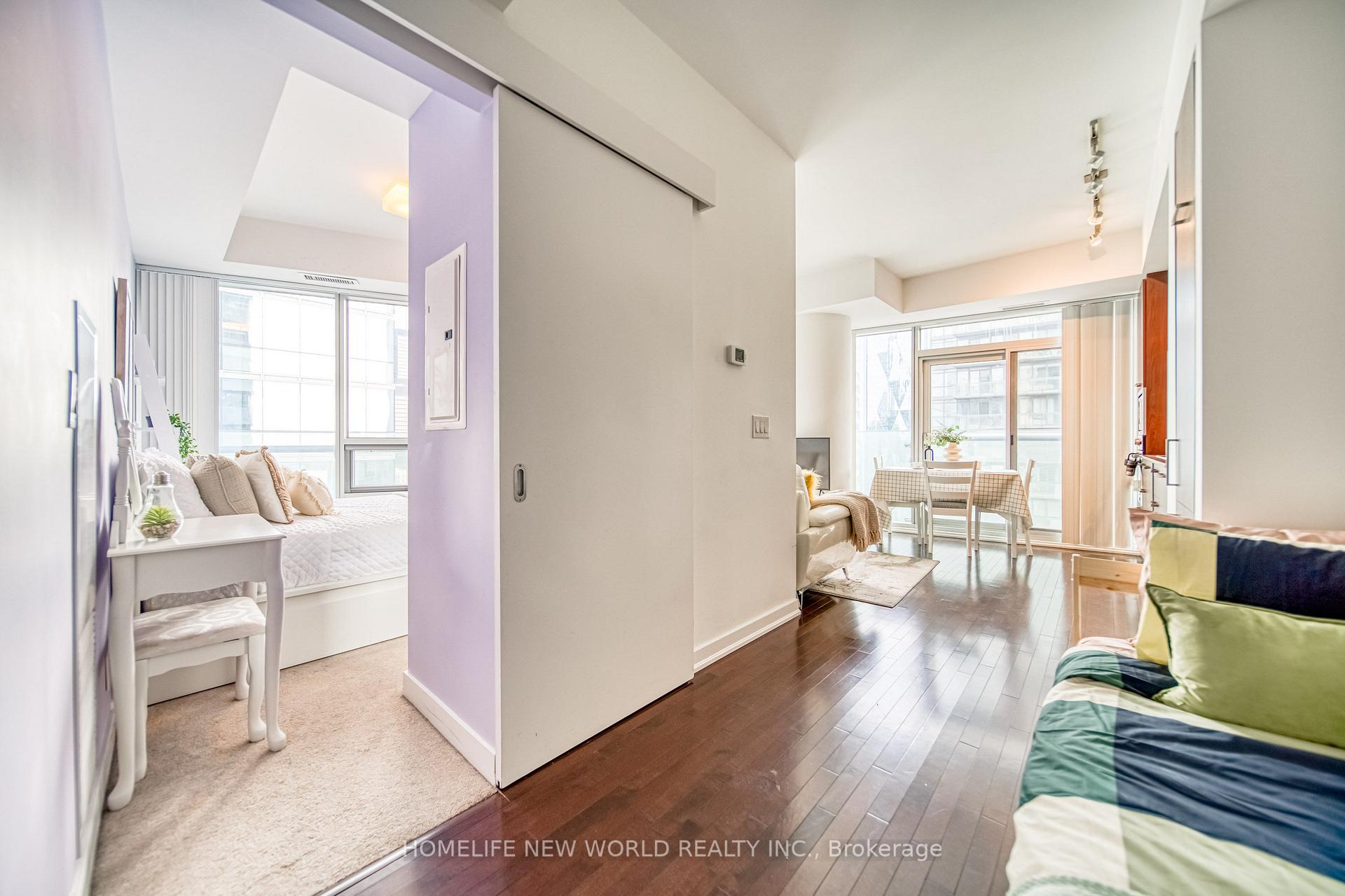 1 Bedroom Condo at 14 York, Toronto For sale
