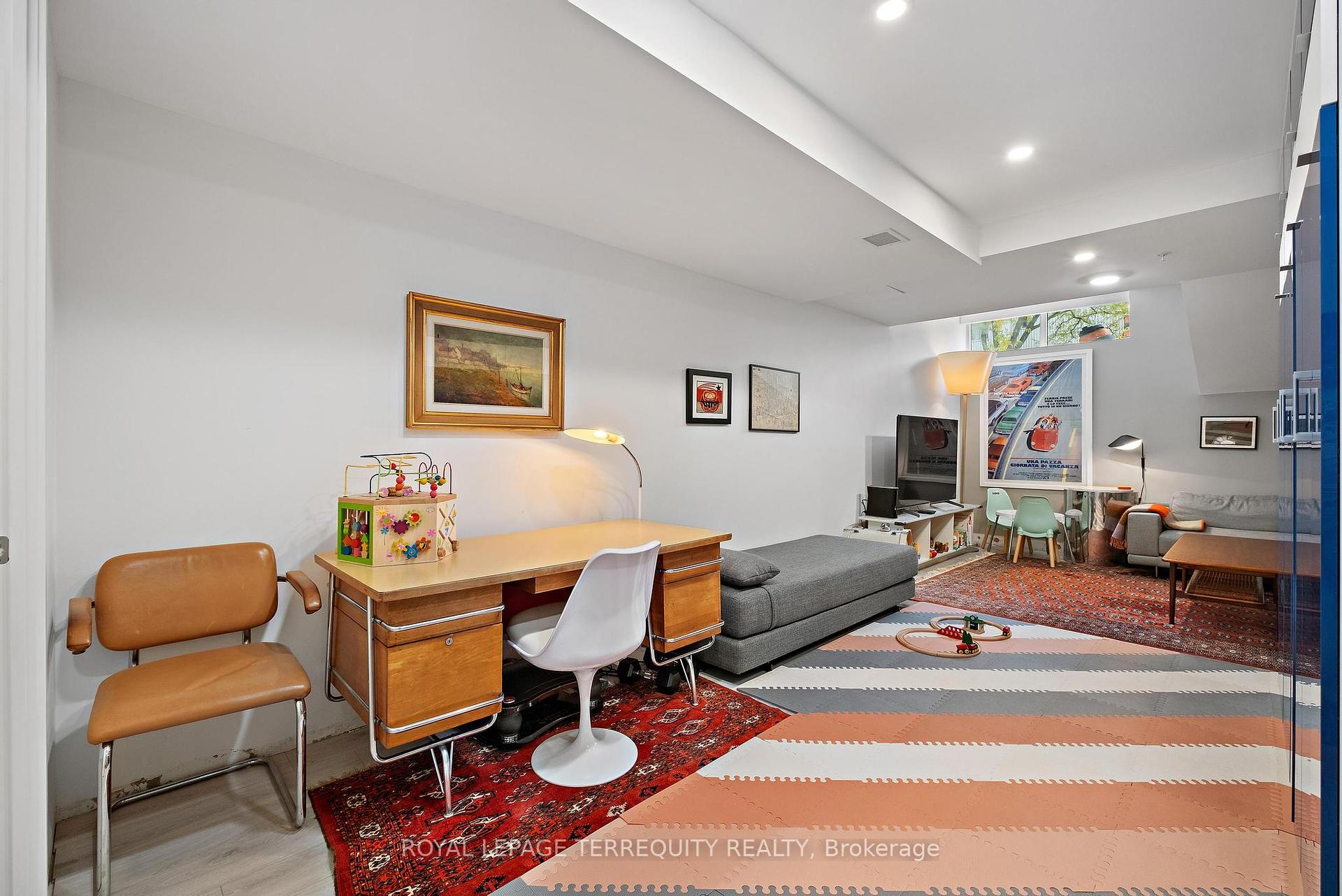 3 Bedrooms Condo at 38 Howard Park,  Toronto For sale
