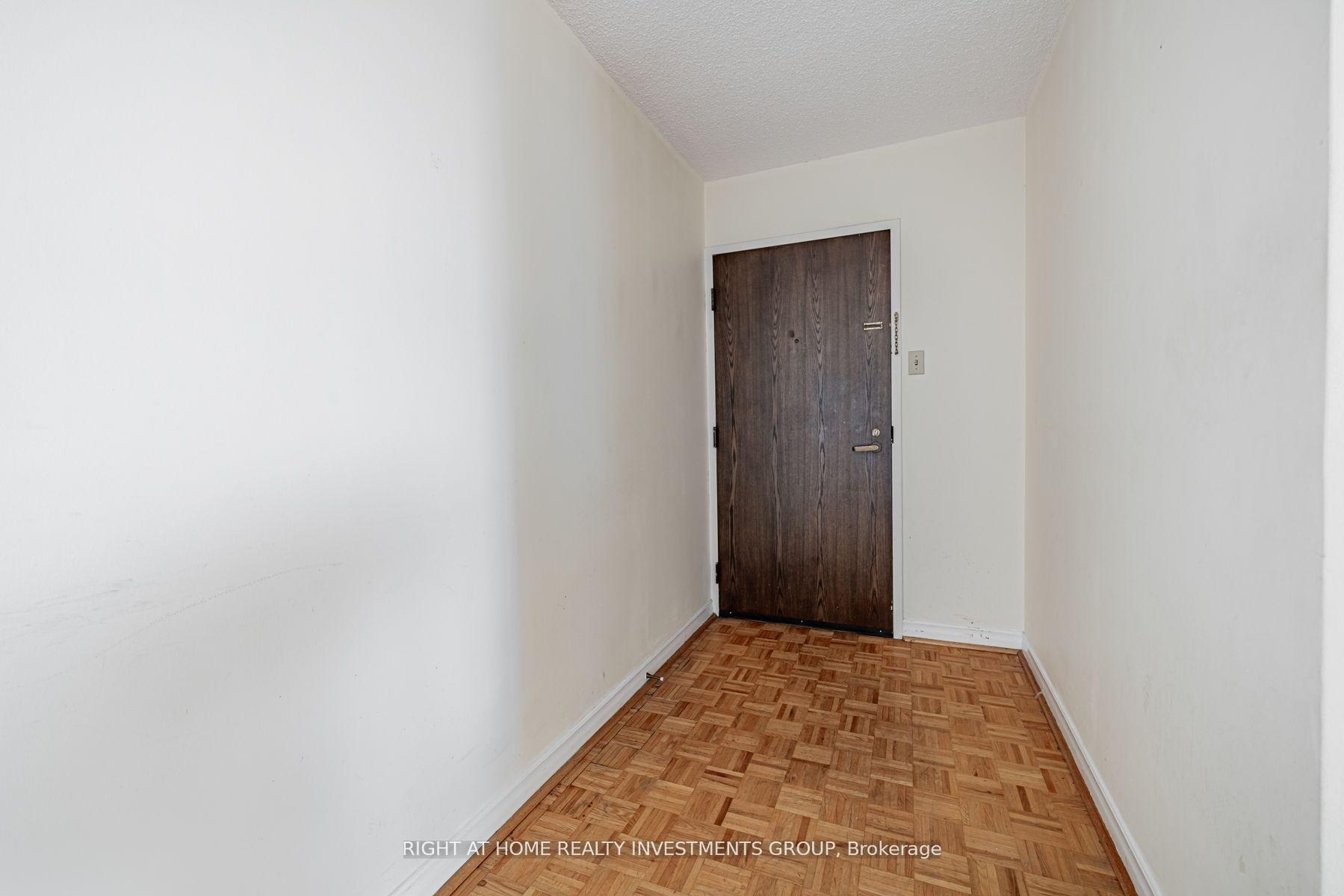 3 Bedrooms Condo at 65 Harbour,  Toronto For sale
