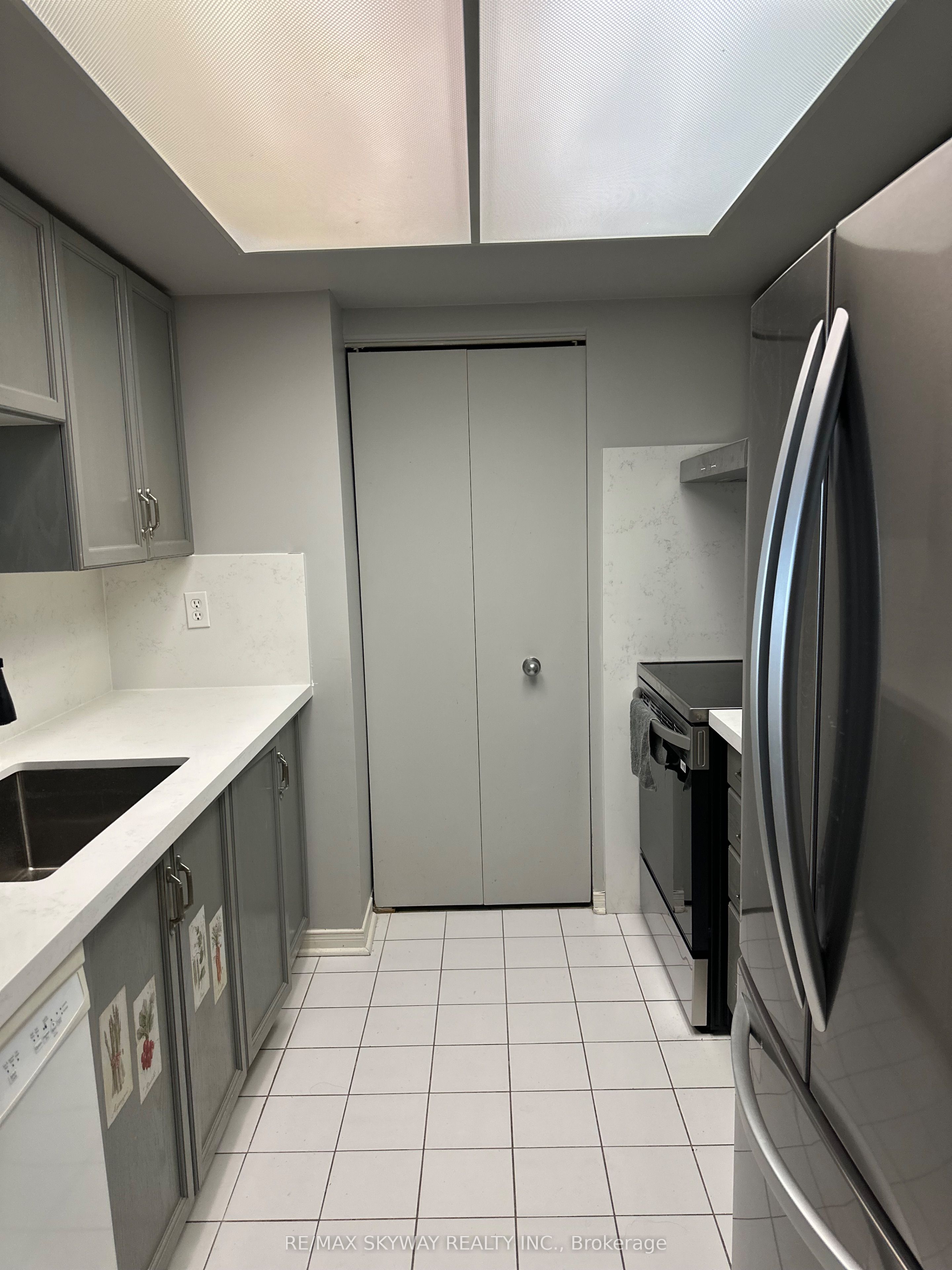 75 King Street E, #1104