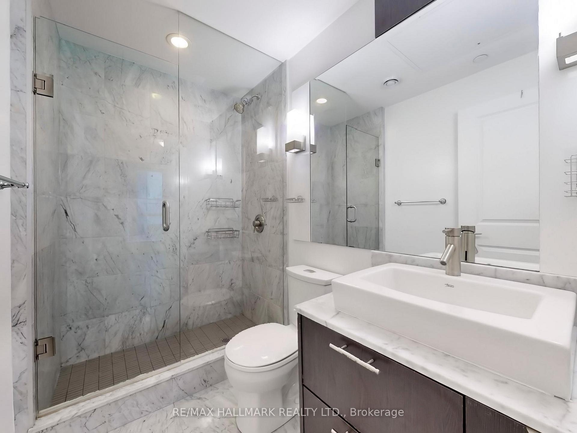 2 Bedrooms Condo at 8 Mercer, Toronto For sale
