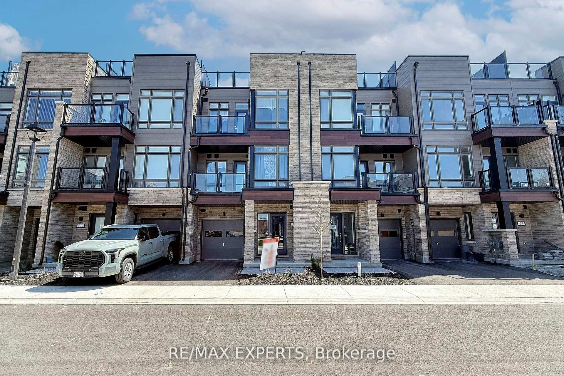 31 Wyn Wood Lane, Orillia, ON L3V 8P7