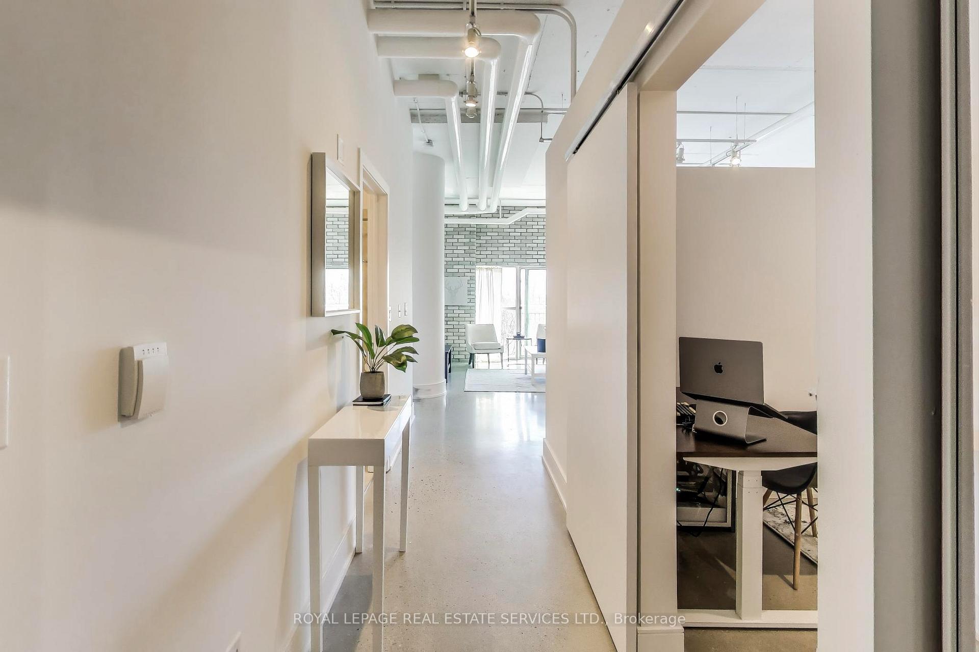 2 Bedrooms Condo at 2 Fieldway, Toronto For sale