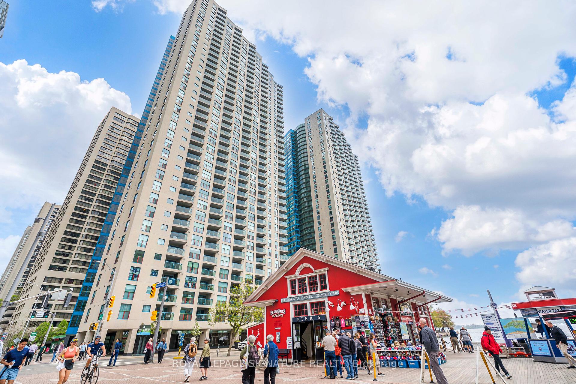 3 Bedrooms Condo at 99 Harbour, Toronto For sale