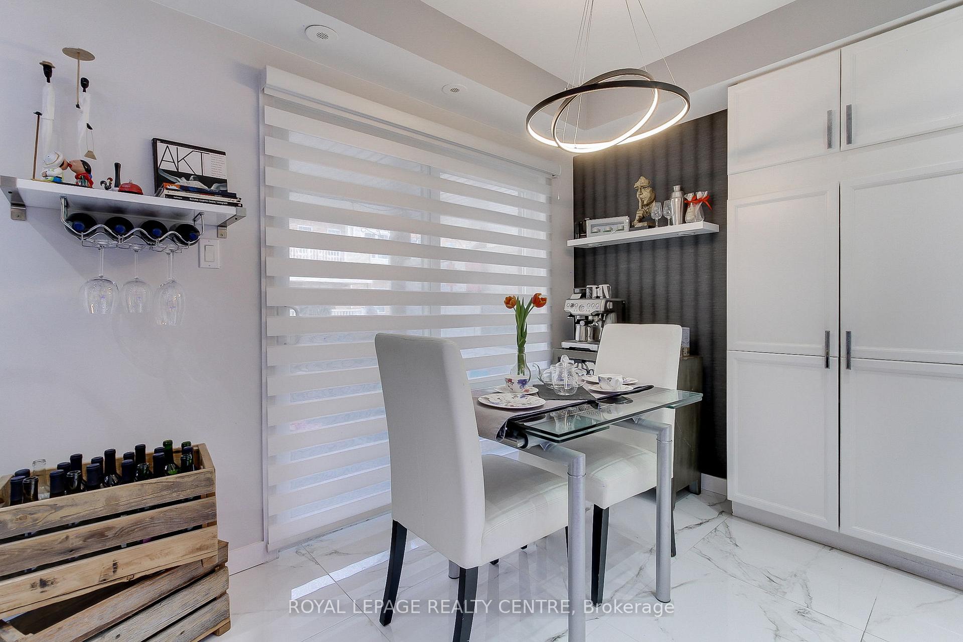 3 Bedrooms Condo at 750 Neighbourhood,  Mississauga For sale