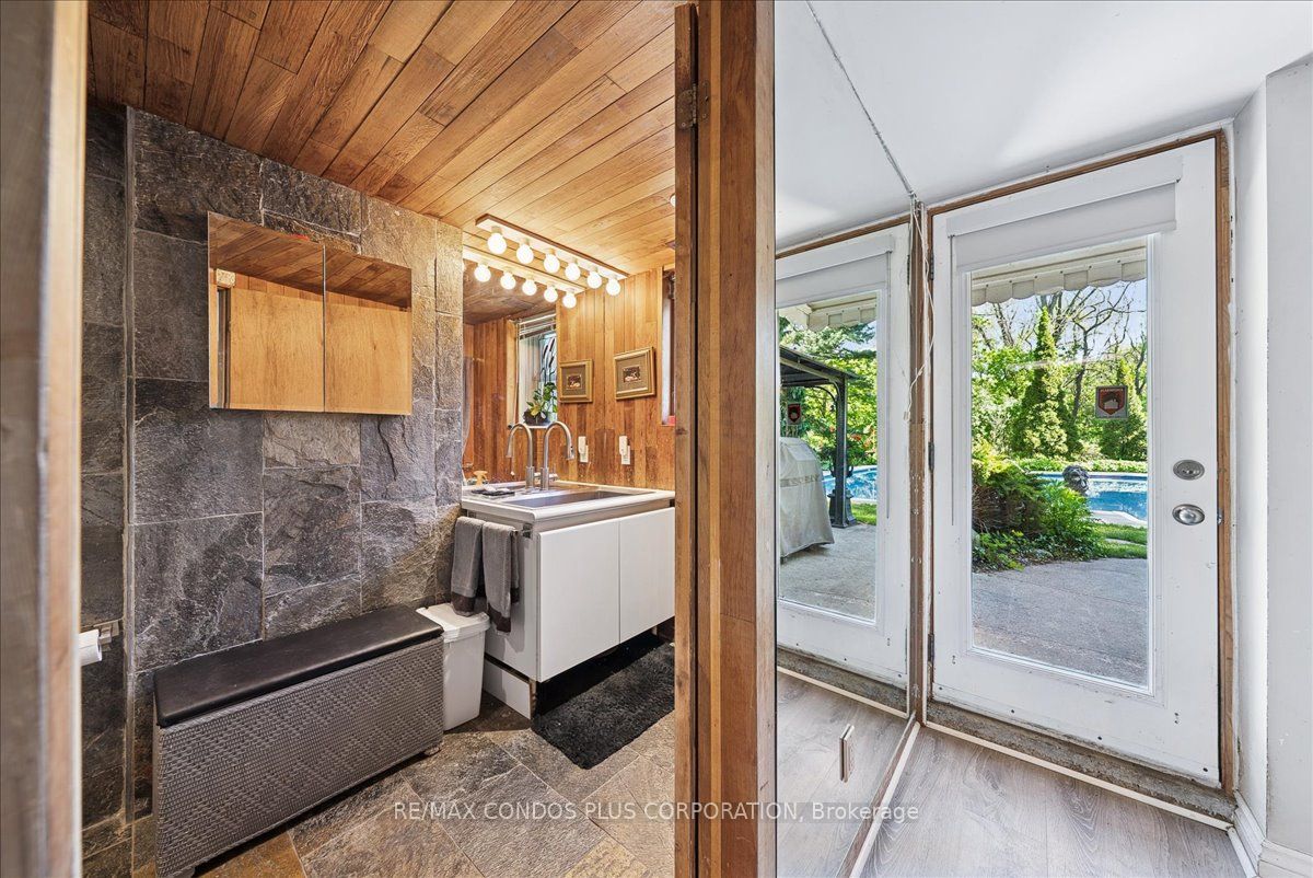 11 Ridgemoor Avenue