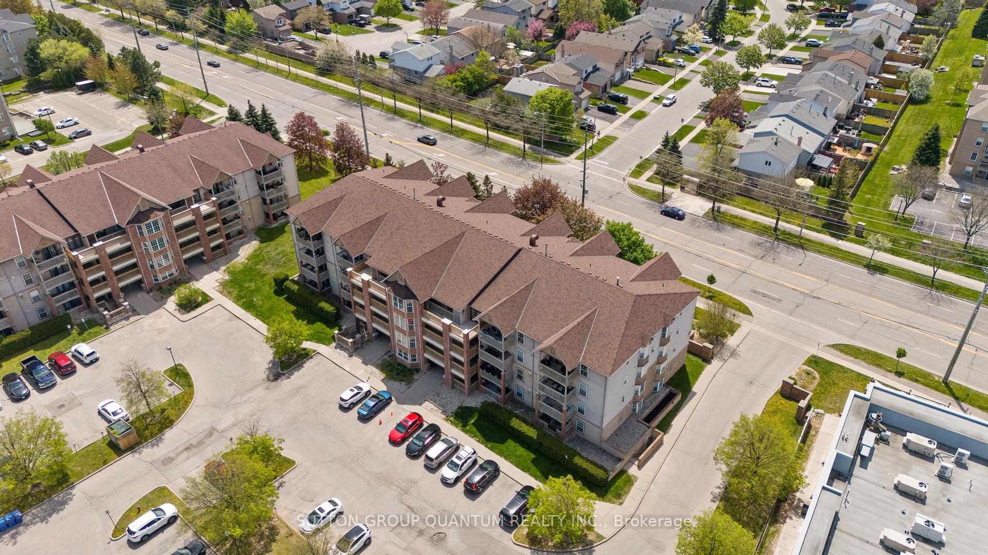 2 Bedrooms Condo at 4003 Kilmer, Burlington For sale