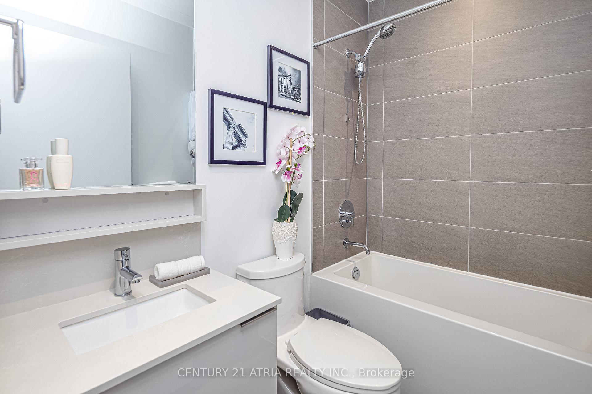 2 Bedrooms Condo at 898 Portage, Vaughan For sale