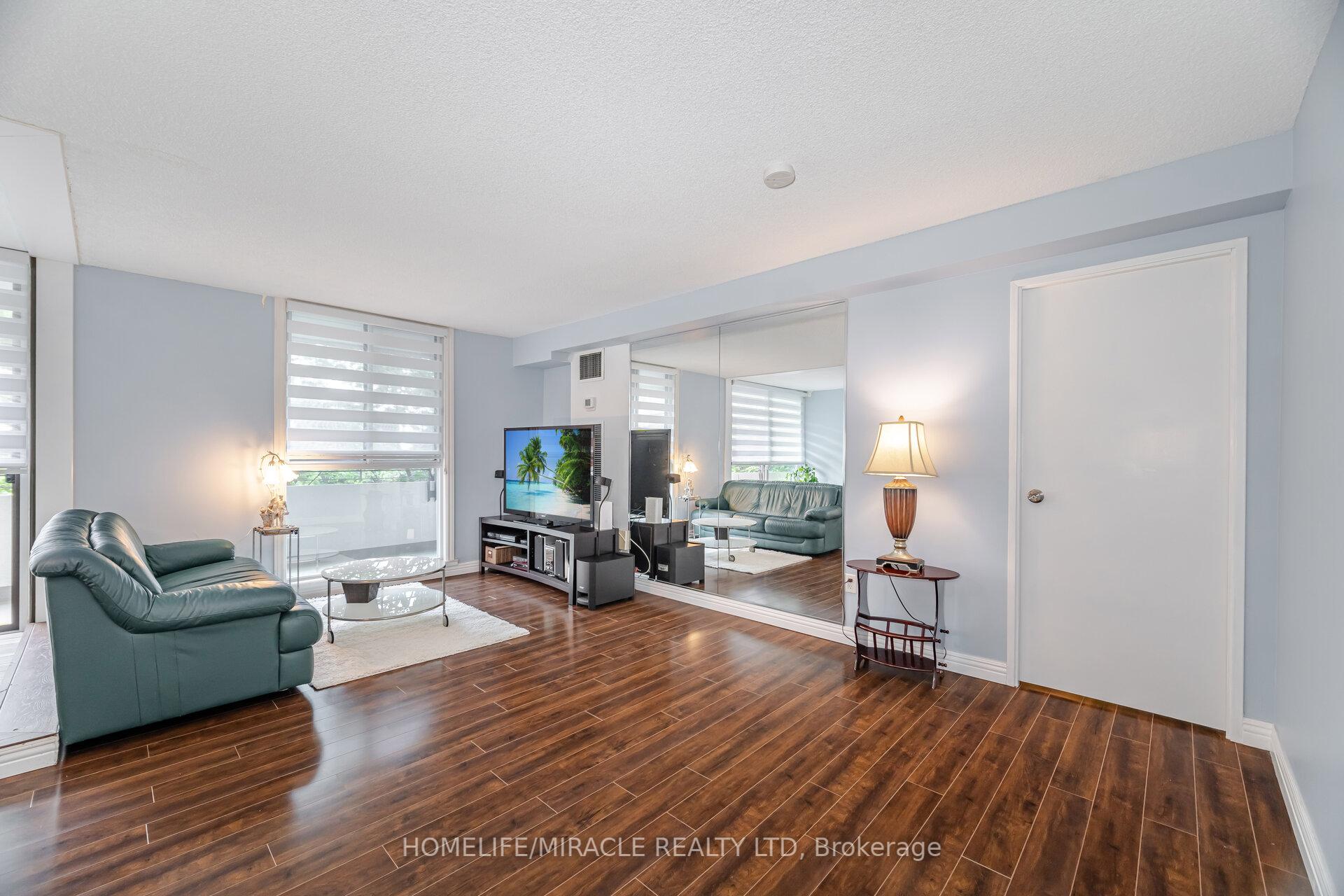 3 Bedrooms Condo at 1320 Mississauga valley, Mississauga For sale