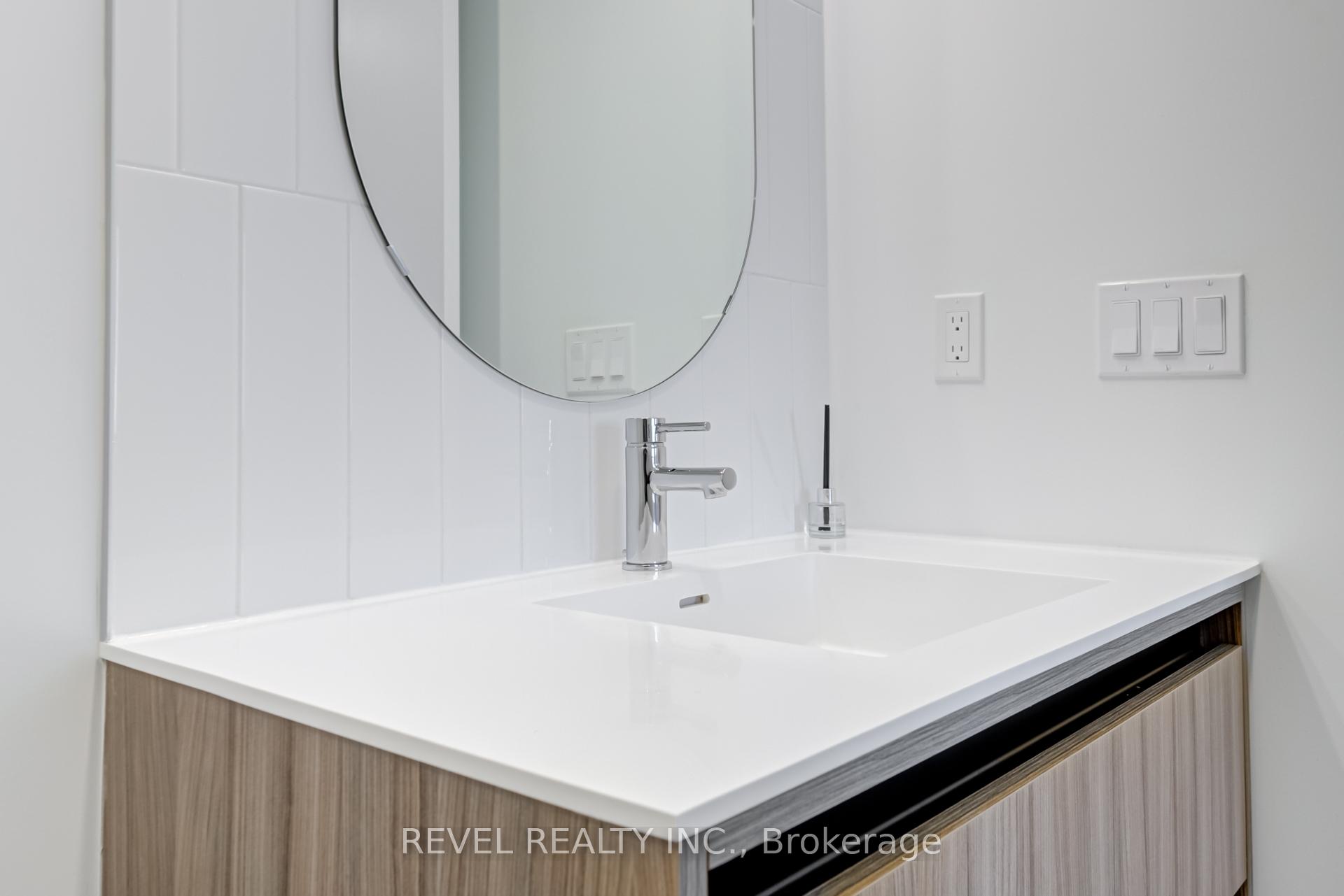 2 Bedrooms Condo at 7950 Bathurst, Vaughan For sale