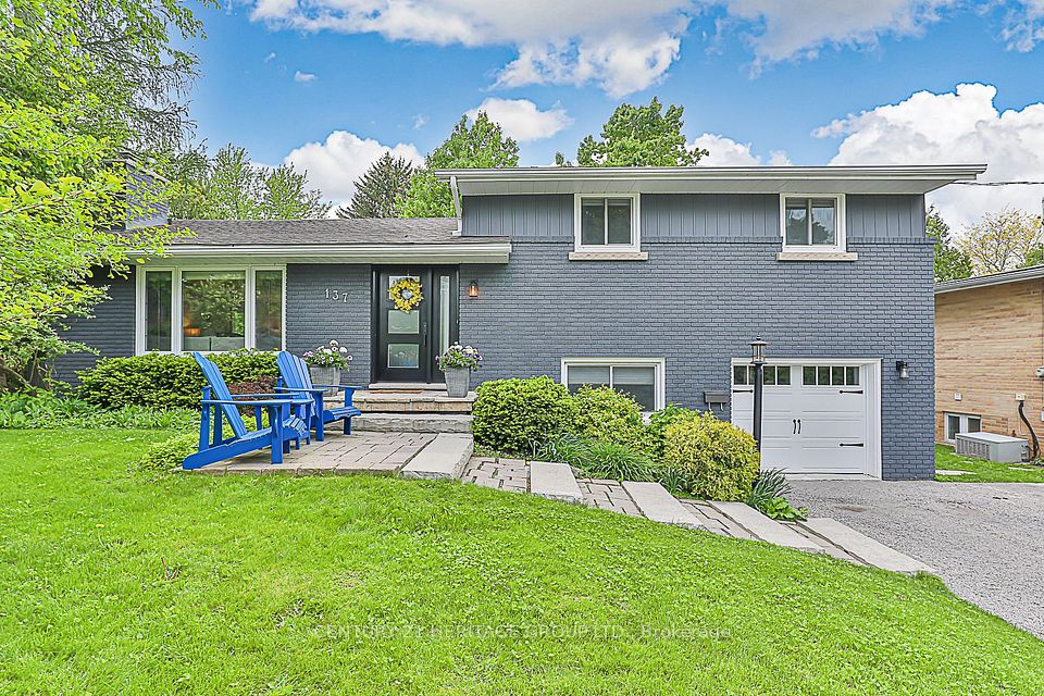 137 Beechwood Crescent, Newmarket, ON L3Y 1W2