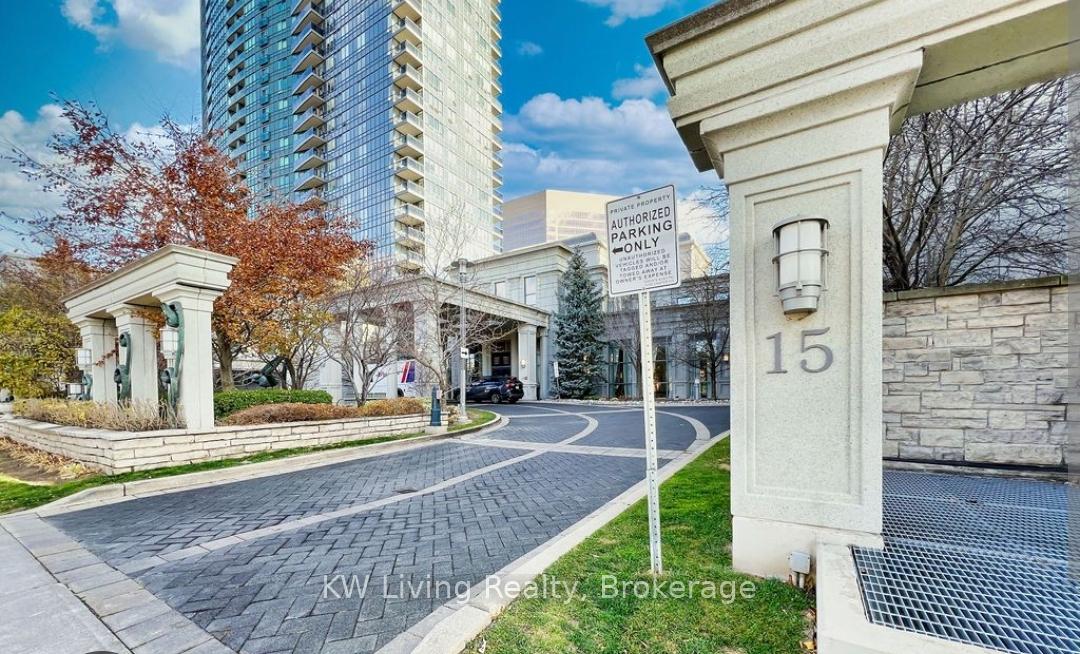 2 Bedrooms Condo at 15 Greenview, Toronto For sale