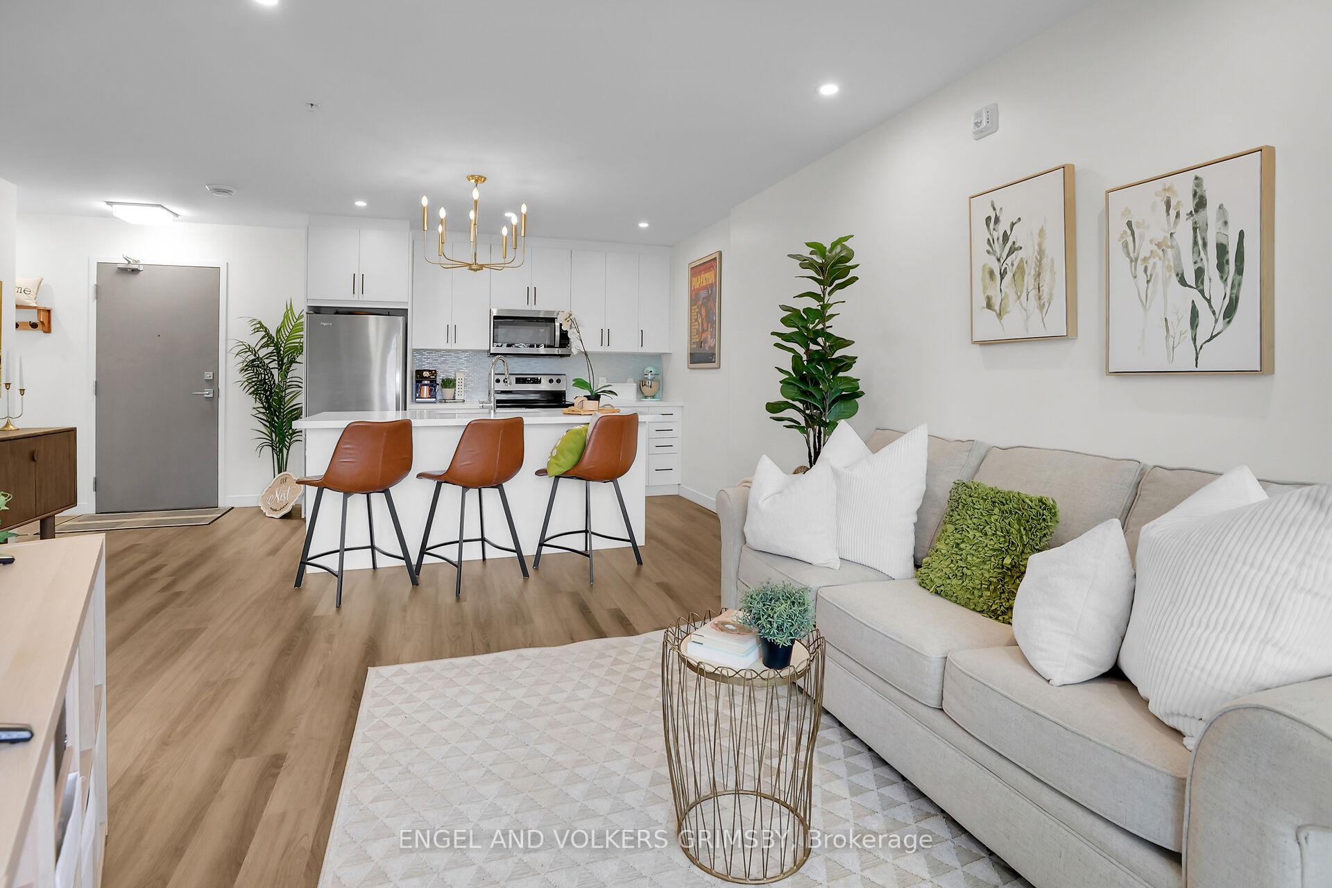 2 Bedrooms Condo at 479 Charlton,  Hamilton For sale