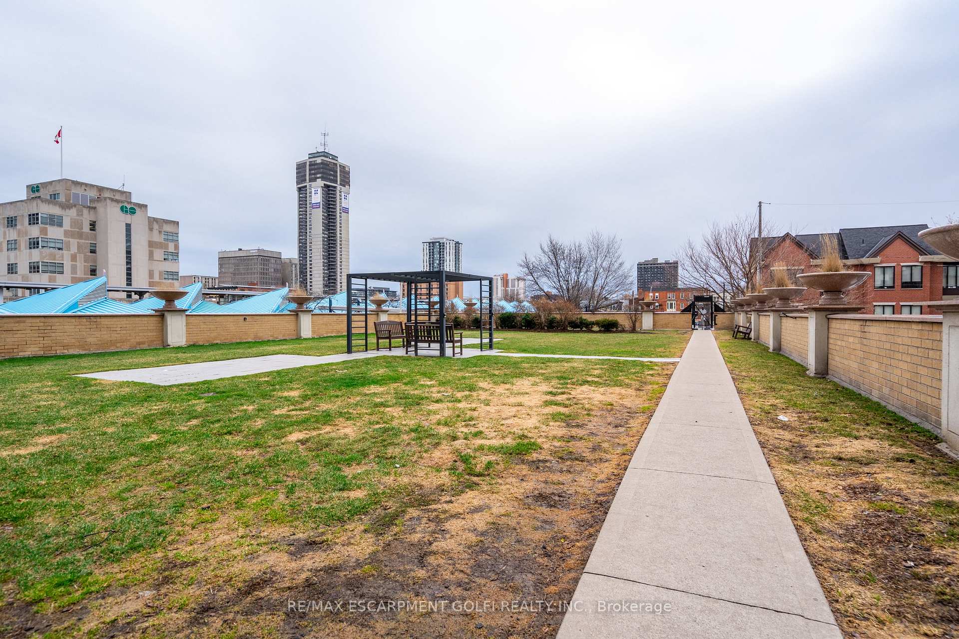2 Bedrooms Condo at 135 James, Hamilton For sale