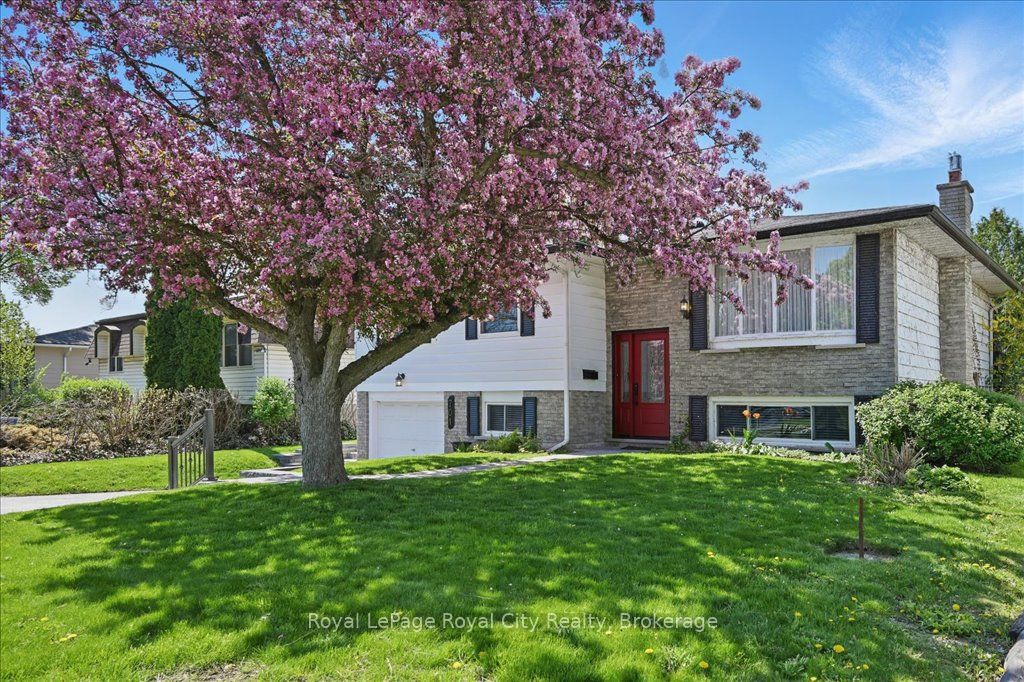 701 Castleguard Crescent