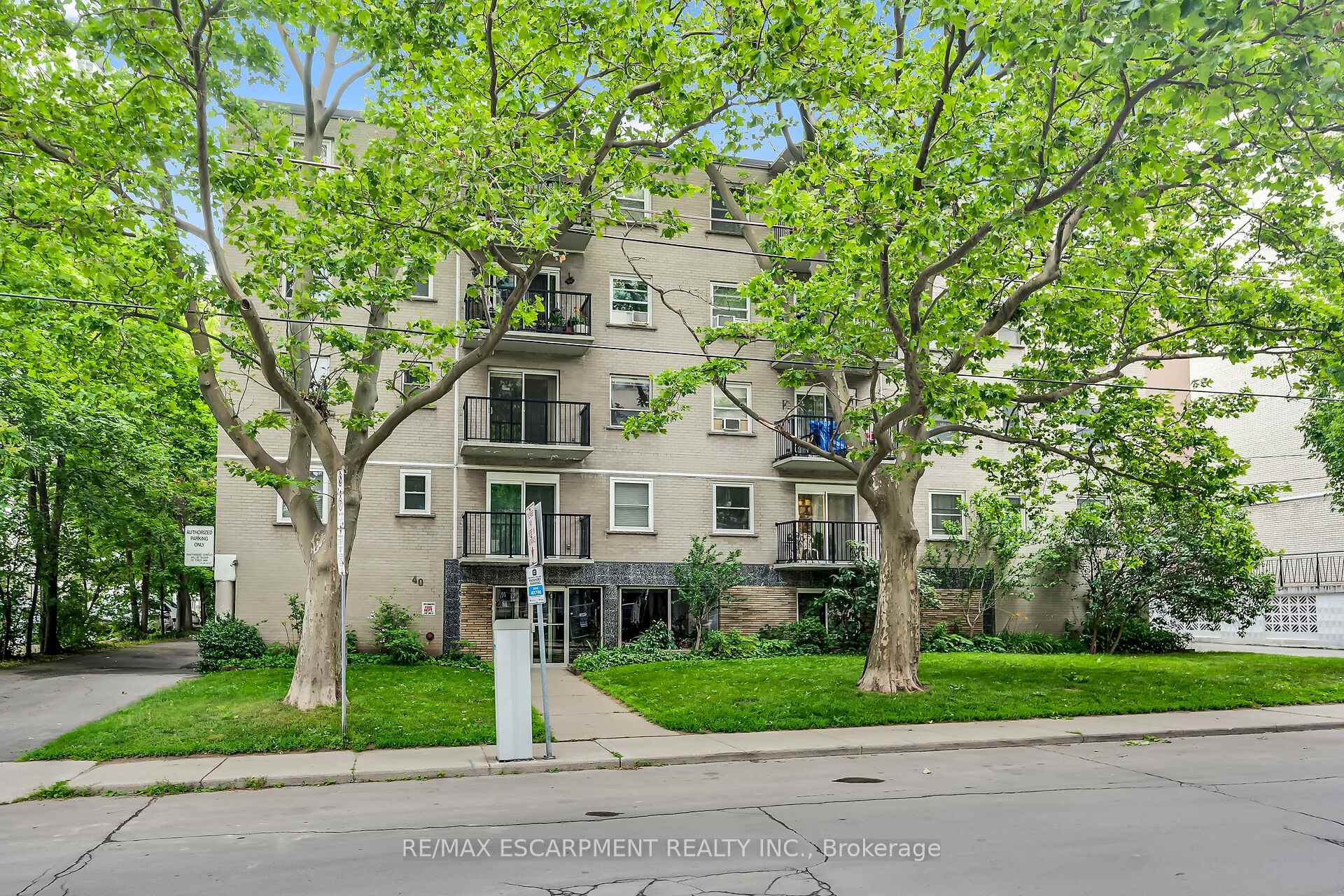 1 Bedroom Co-op at 40 Robinson, Hamilton For sale