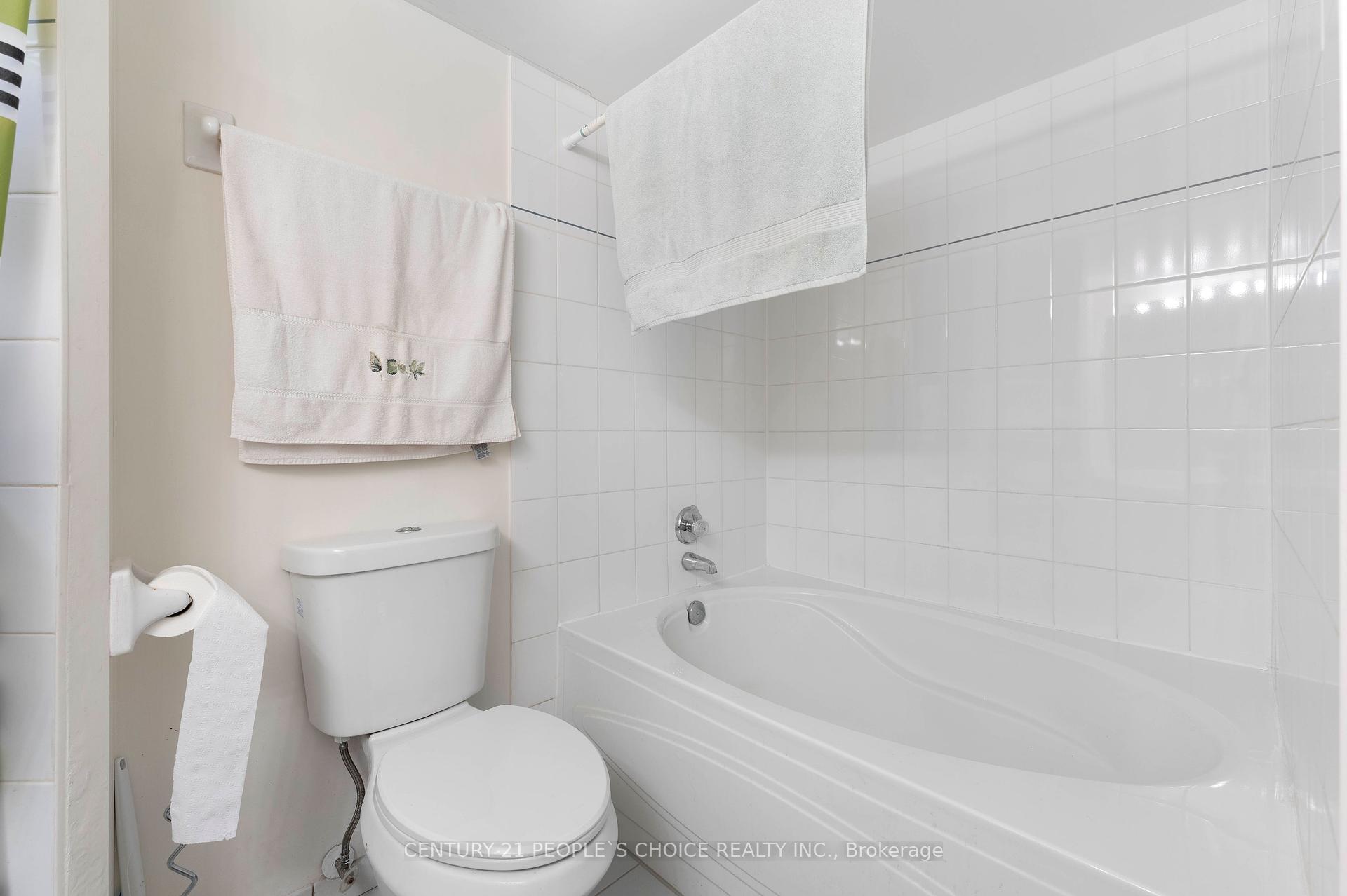 2 Bedrooms Condo at 3 Rowntree, Toronto For sale