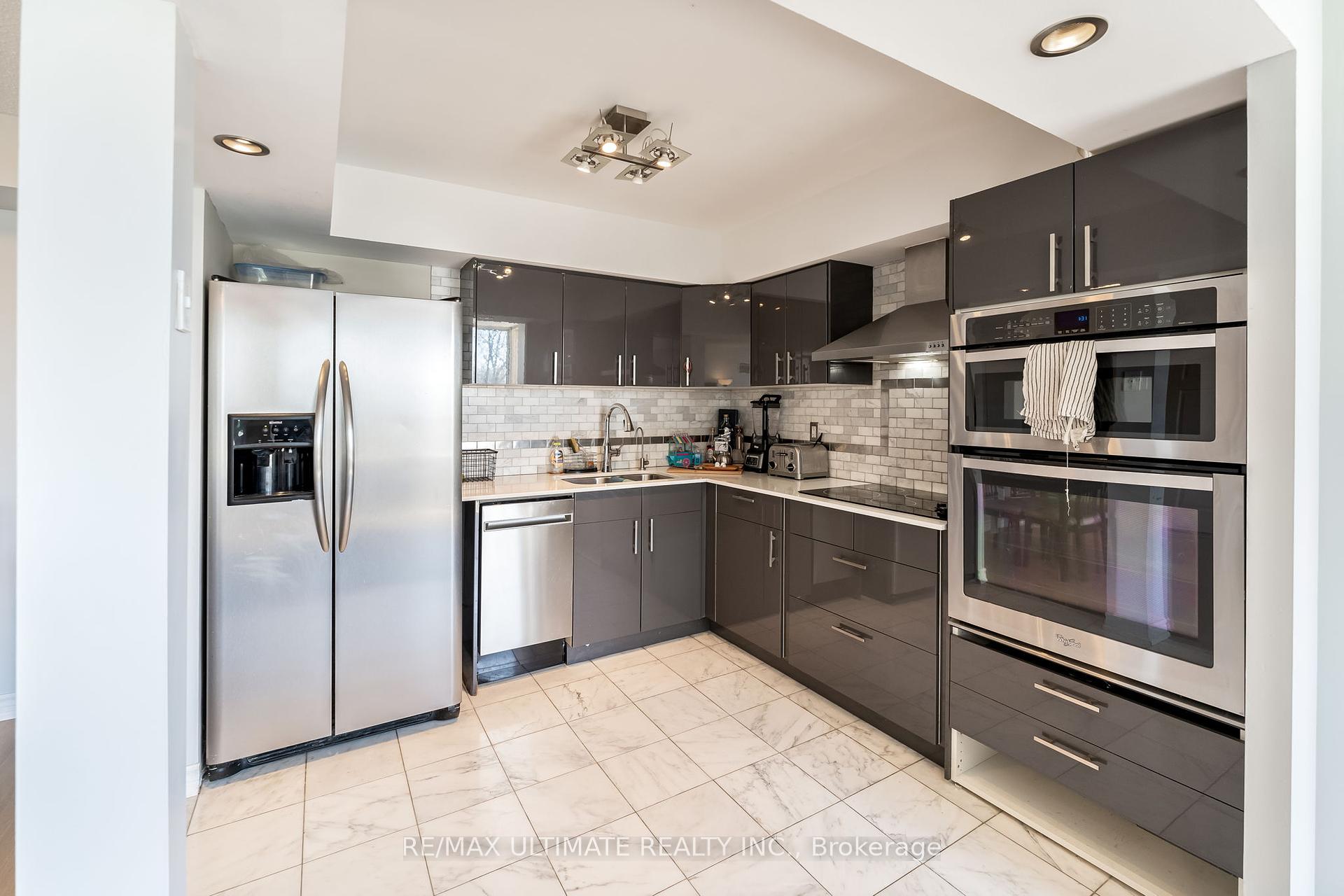 2 Bedrooms Condo at 1485 Lakeshore,  Mississauga For sale