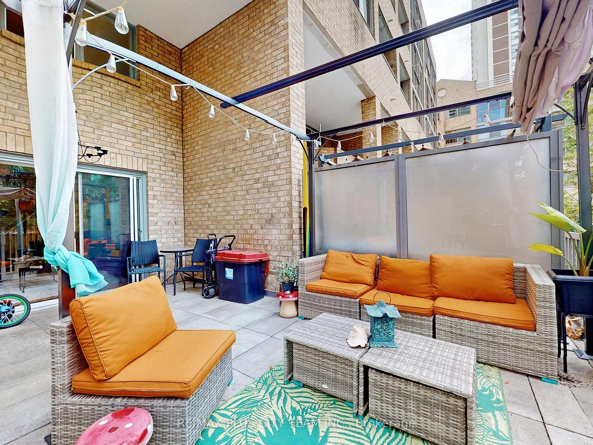 4 Bedrooms Condo at 60 Homewood, Toronto For sale