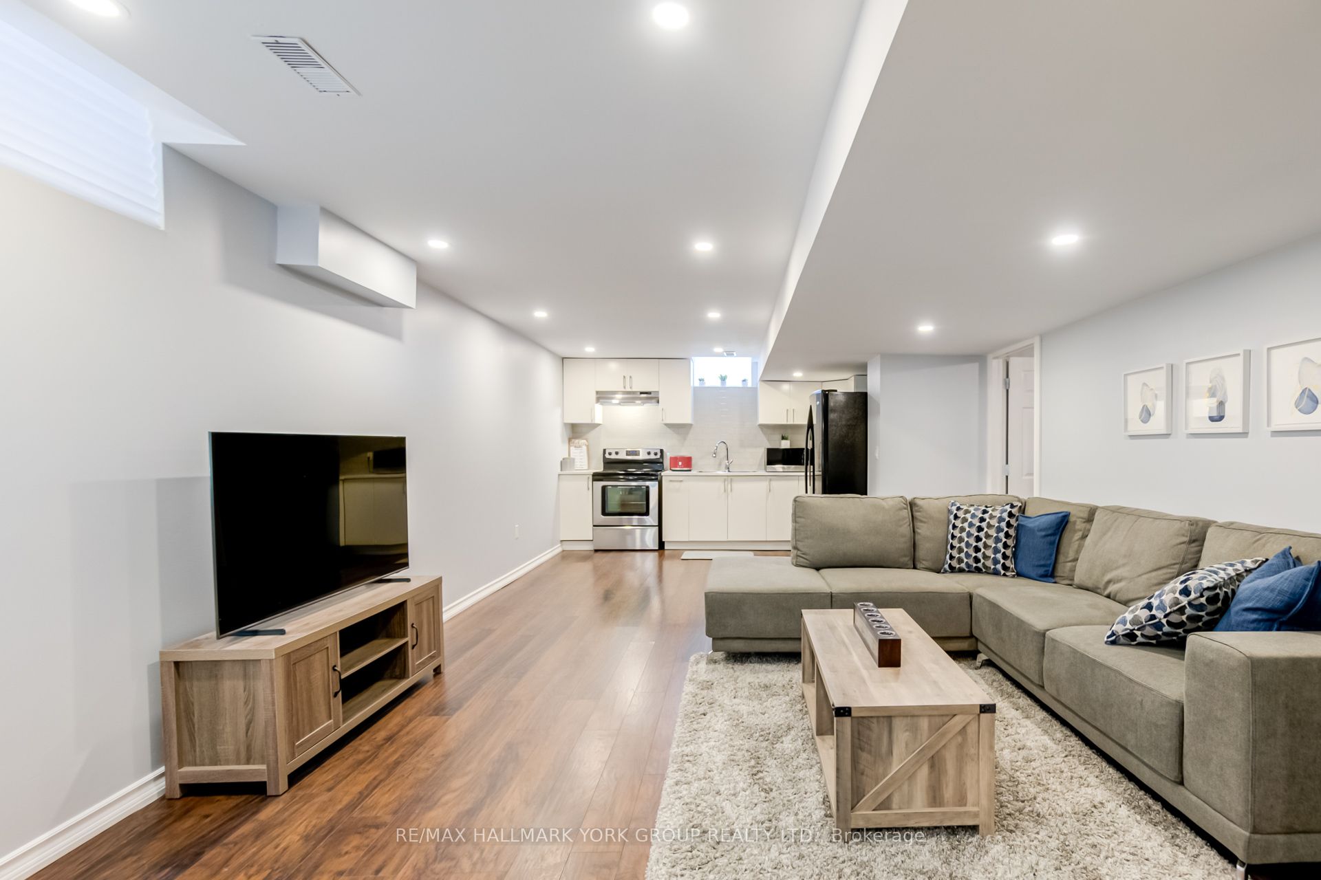 95 Chelsea Crescent, Bradford West Gwillimbury, ON L3Z 0J7