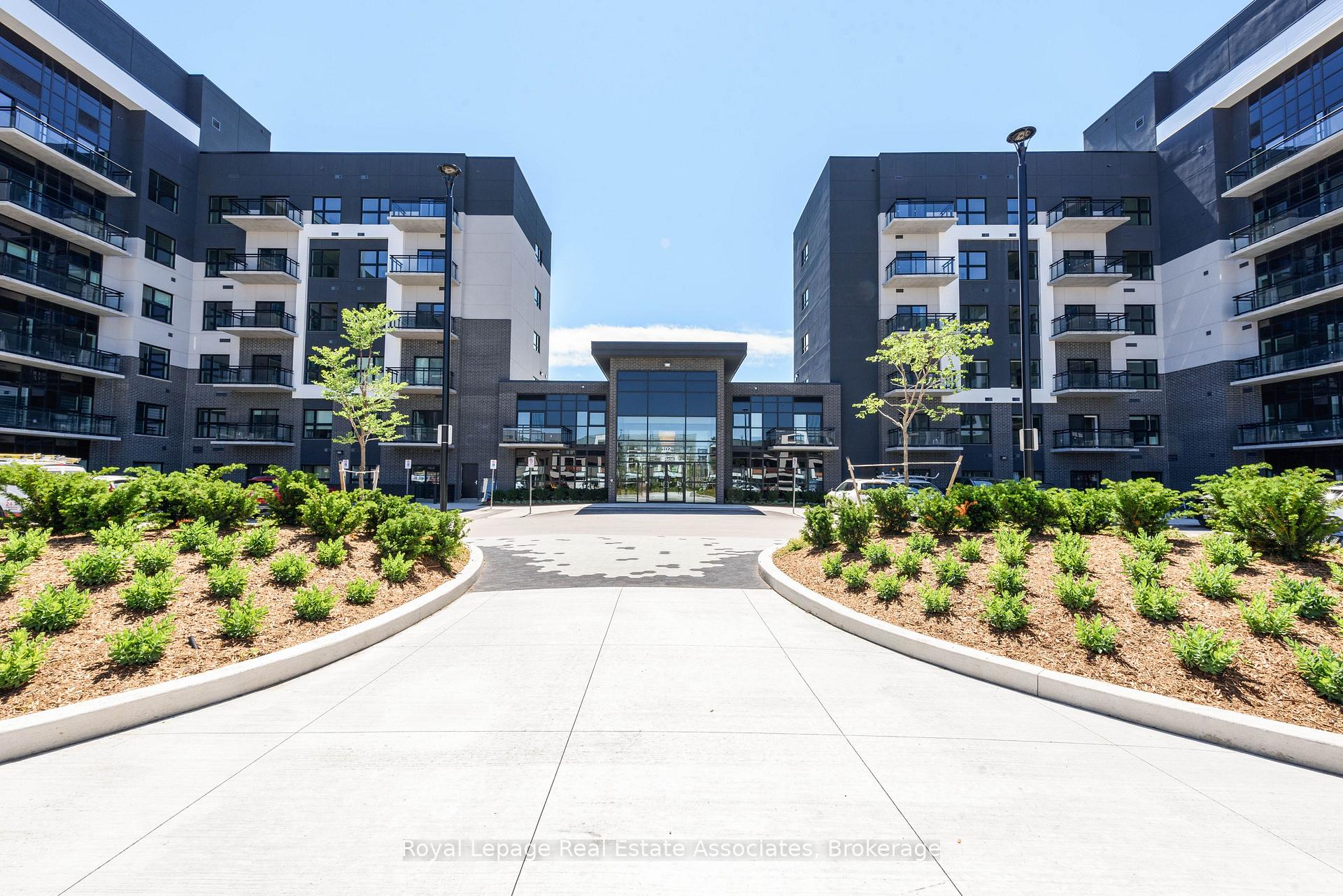 3 Bedrooms Condo at 102 Grovewood, Oakville For sale