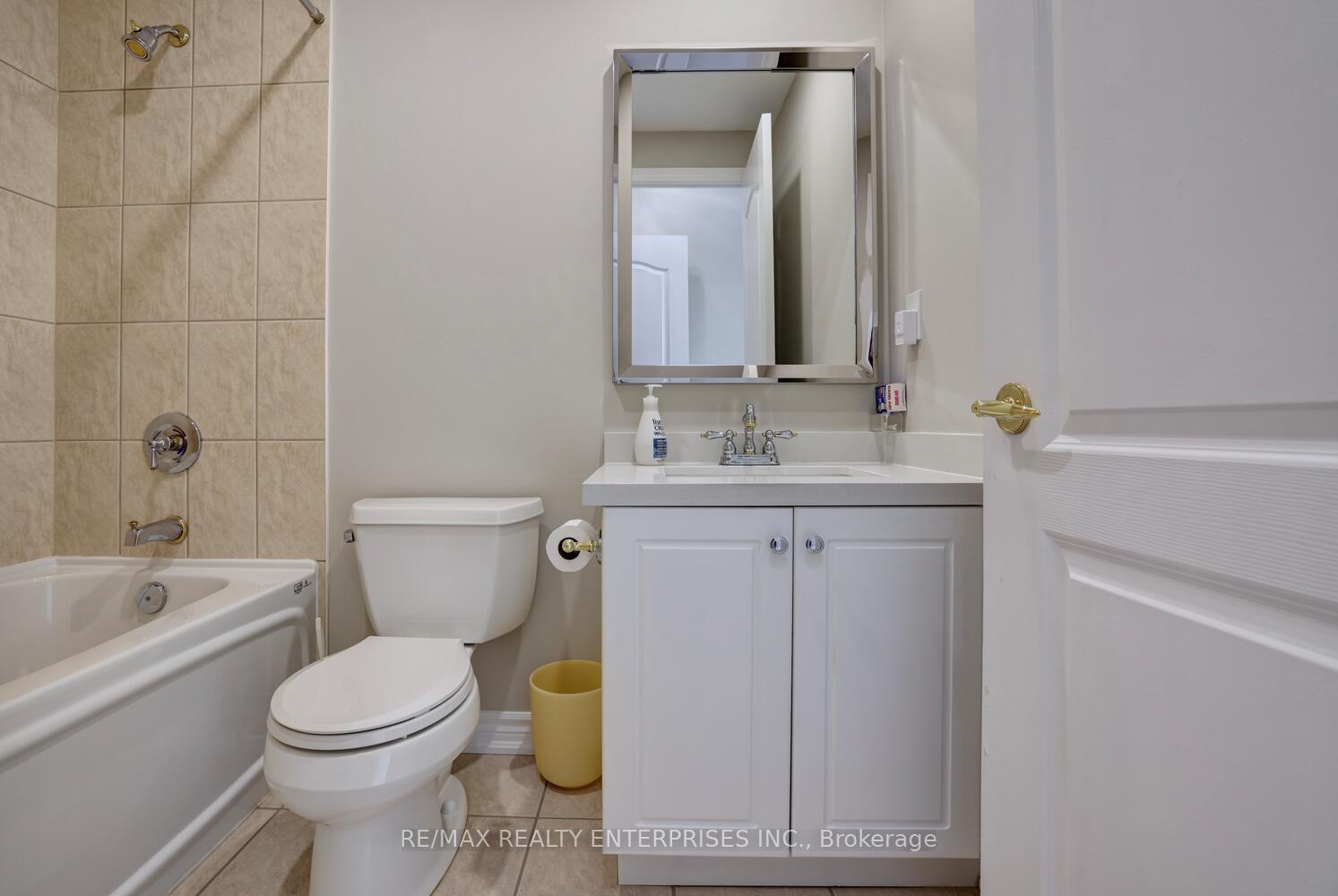 3 Bedrooms Condo at 1900 The Collegeway, Mississauga For sale