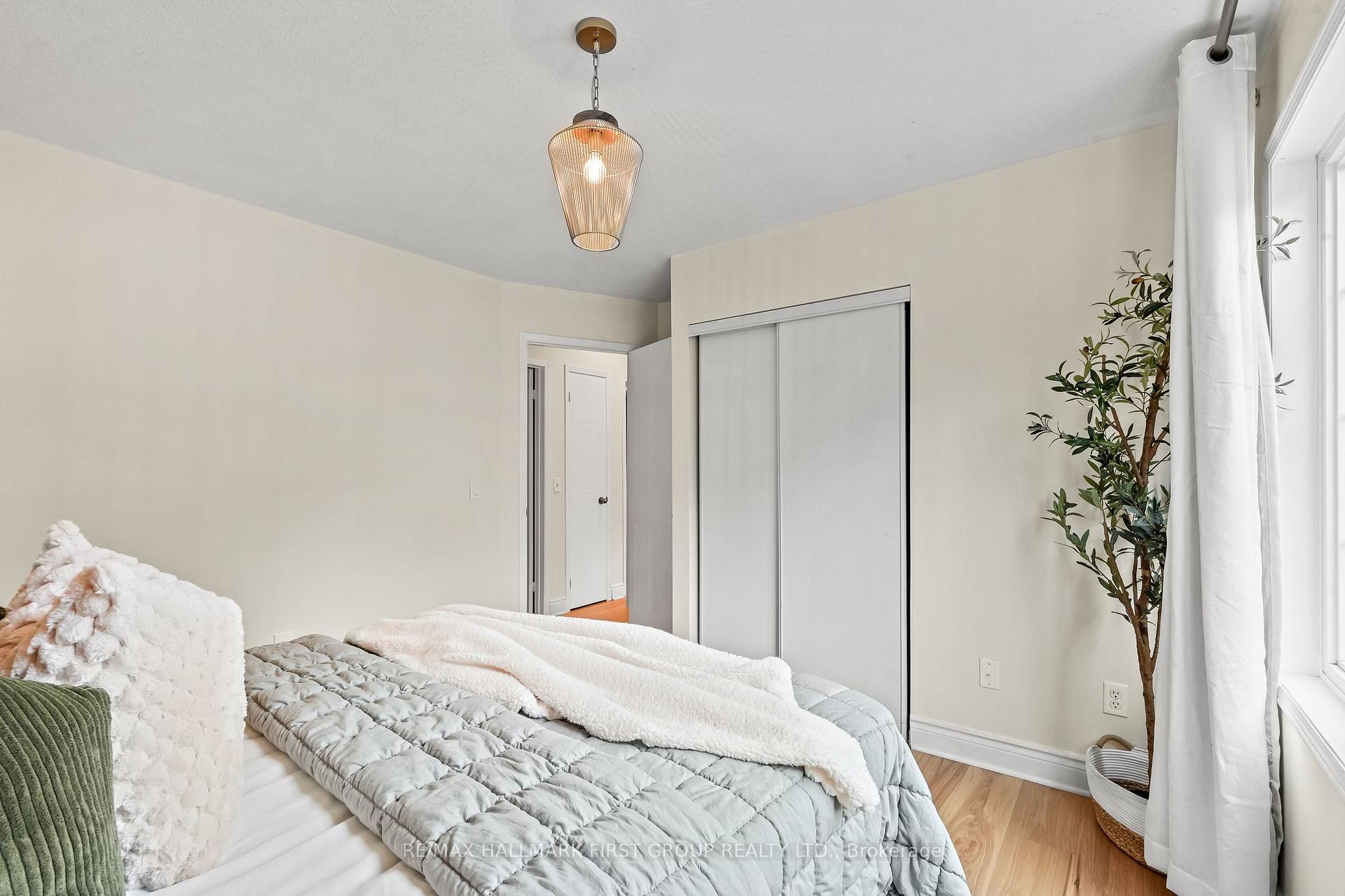3 Bedrooms Condo at 262 St. Helen’s, Toronto For sale