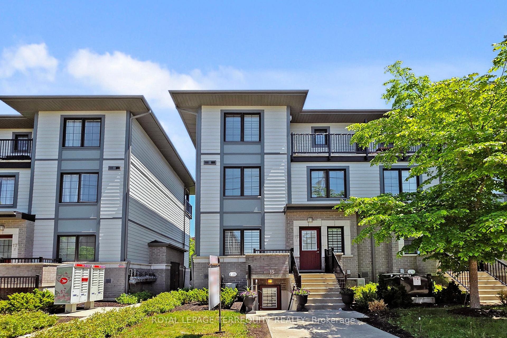 3 Bedrooms Condo at 15 Forbes, Toronto For sale