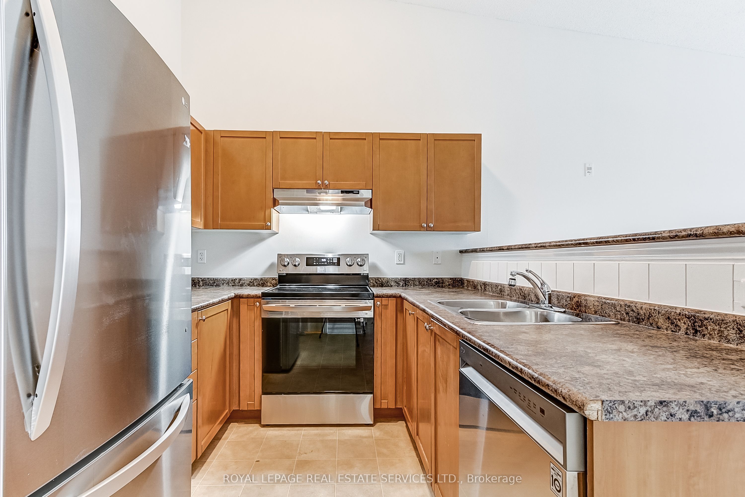 1483 Maple Avenue, #409