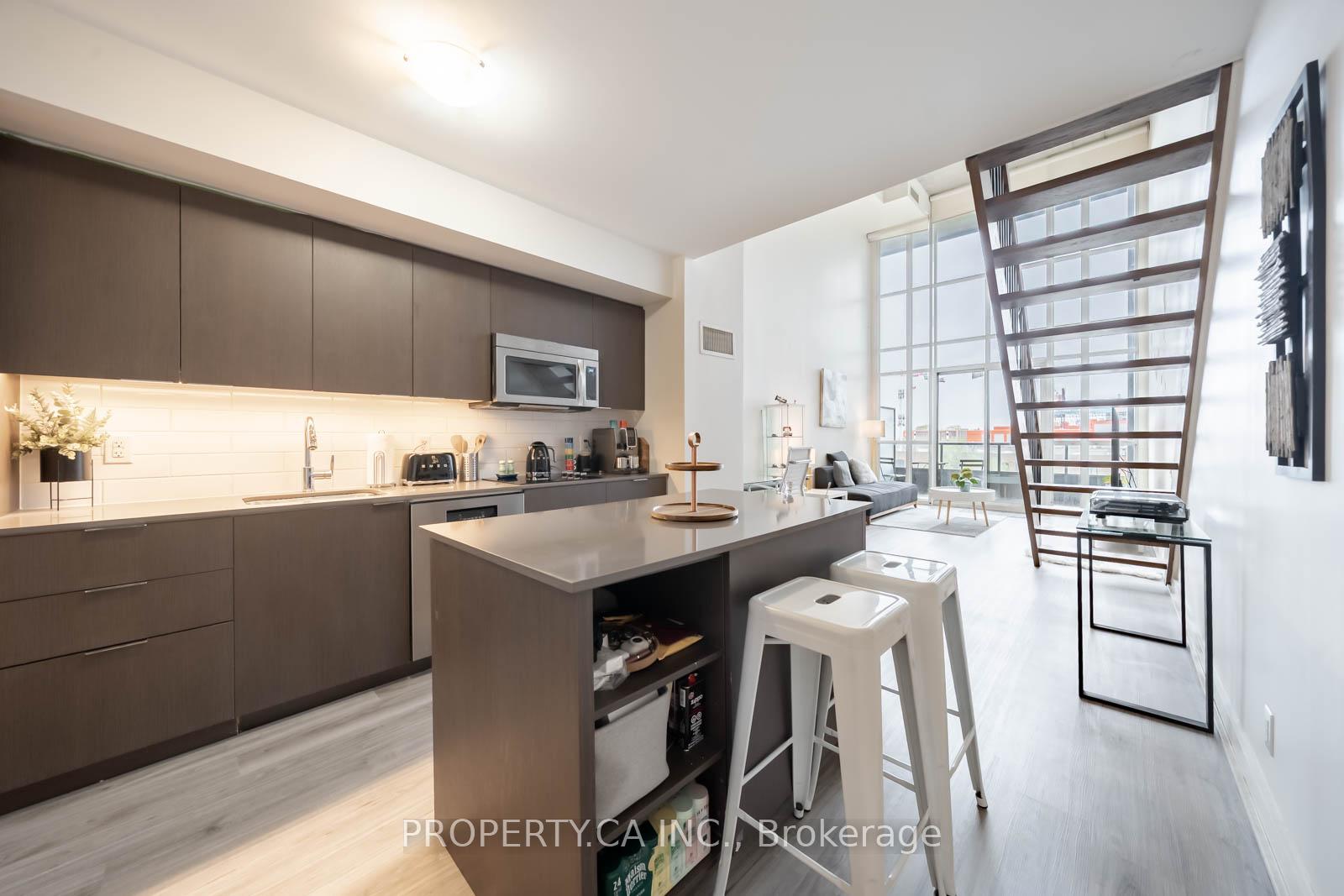 2 Bedrooms Condo at 5 Hanna, Toronto For sale