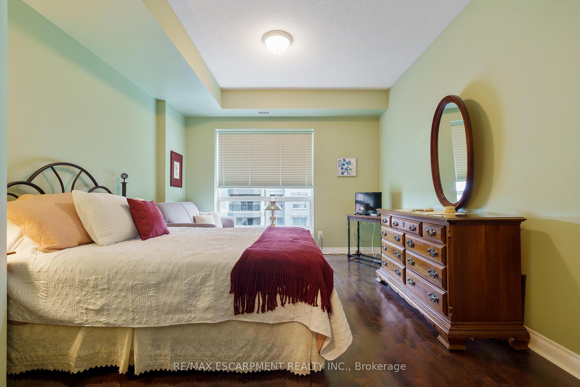 2 Bedrooms Condo at 4000 Creekside, Hamilton For sale