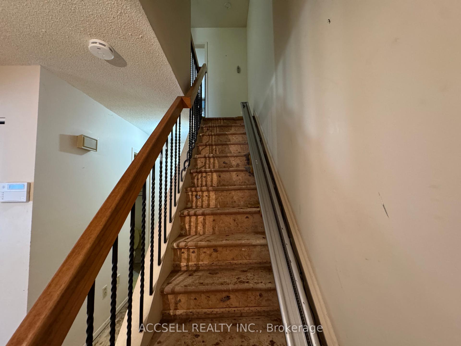 3 Bedrooms Condo at 5475 lakeshore, Burlington For sale
