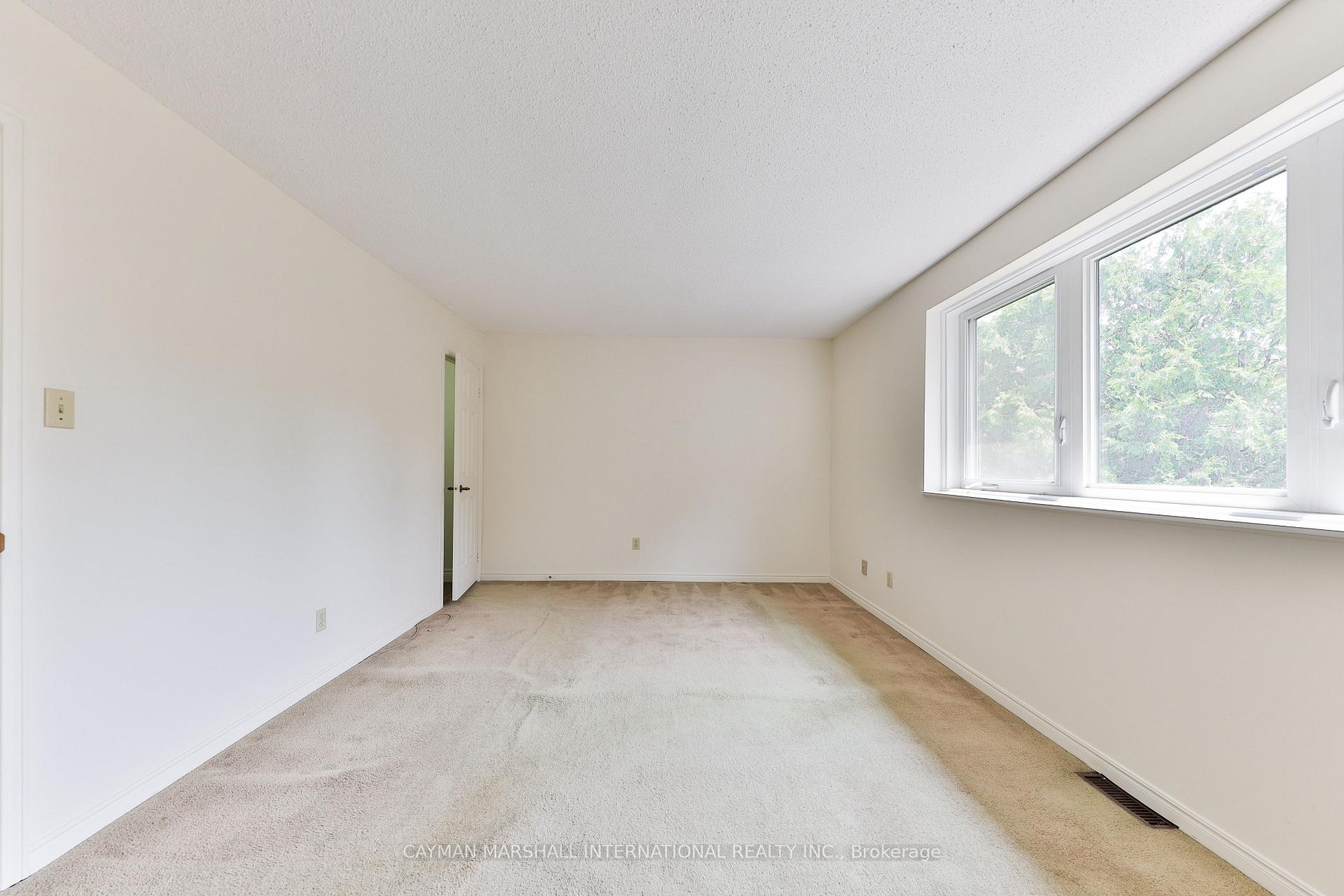 3 Bedrooms Condo at 1160 Walden, Mississauga For sale