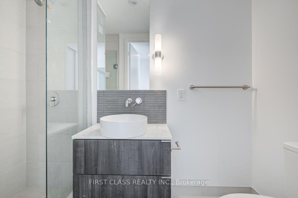 2 Bedrooms Condo at 161 Roehampton,  Toronto For sale