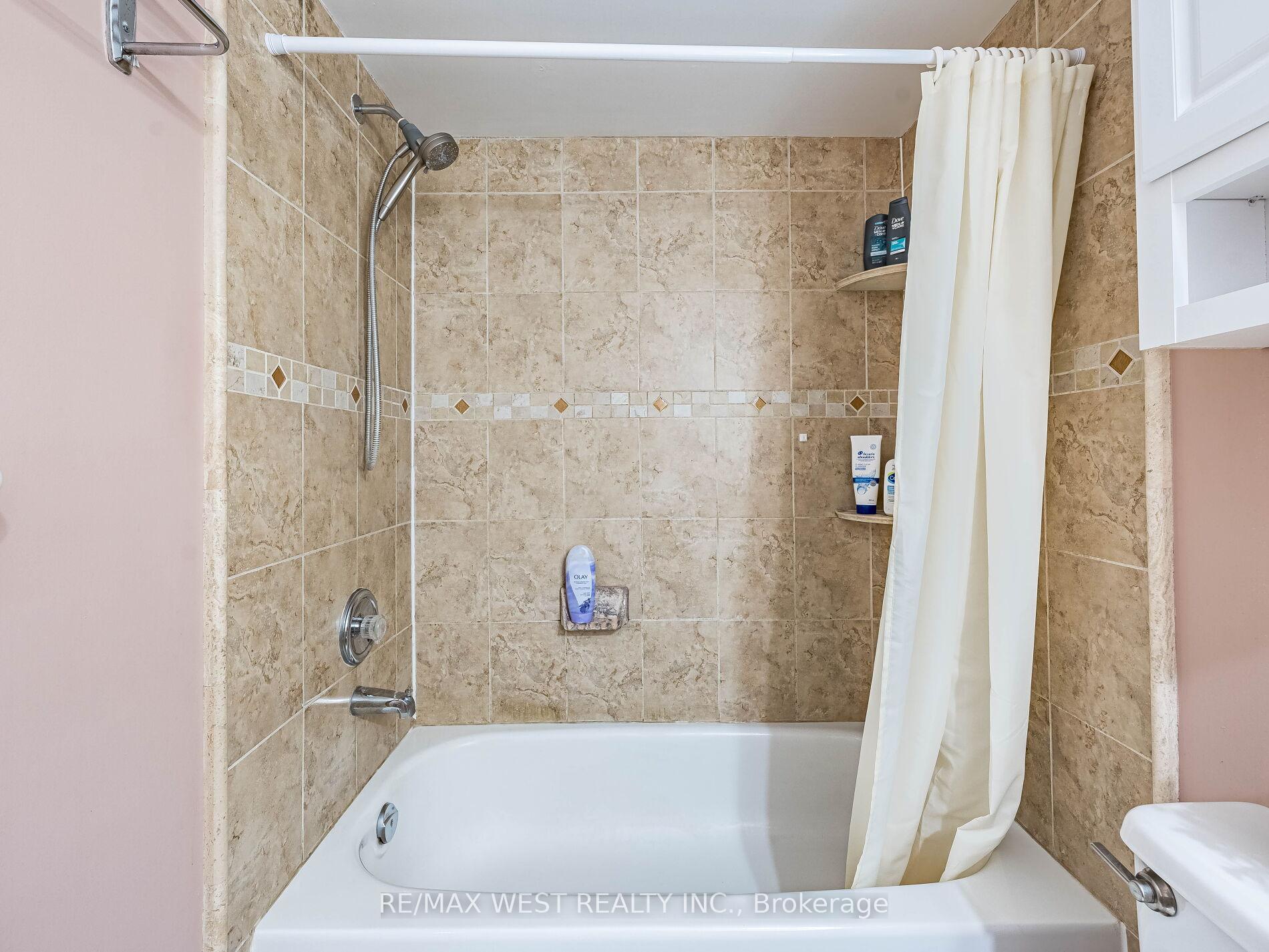 4 Bedrooms Condo at 1168 Arena, Mississauga For sale