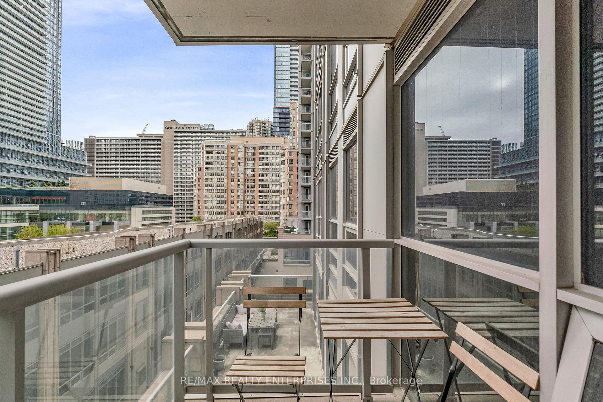 2 Bedrooms Condo at 763 Bay, Toronto For sale