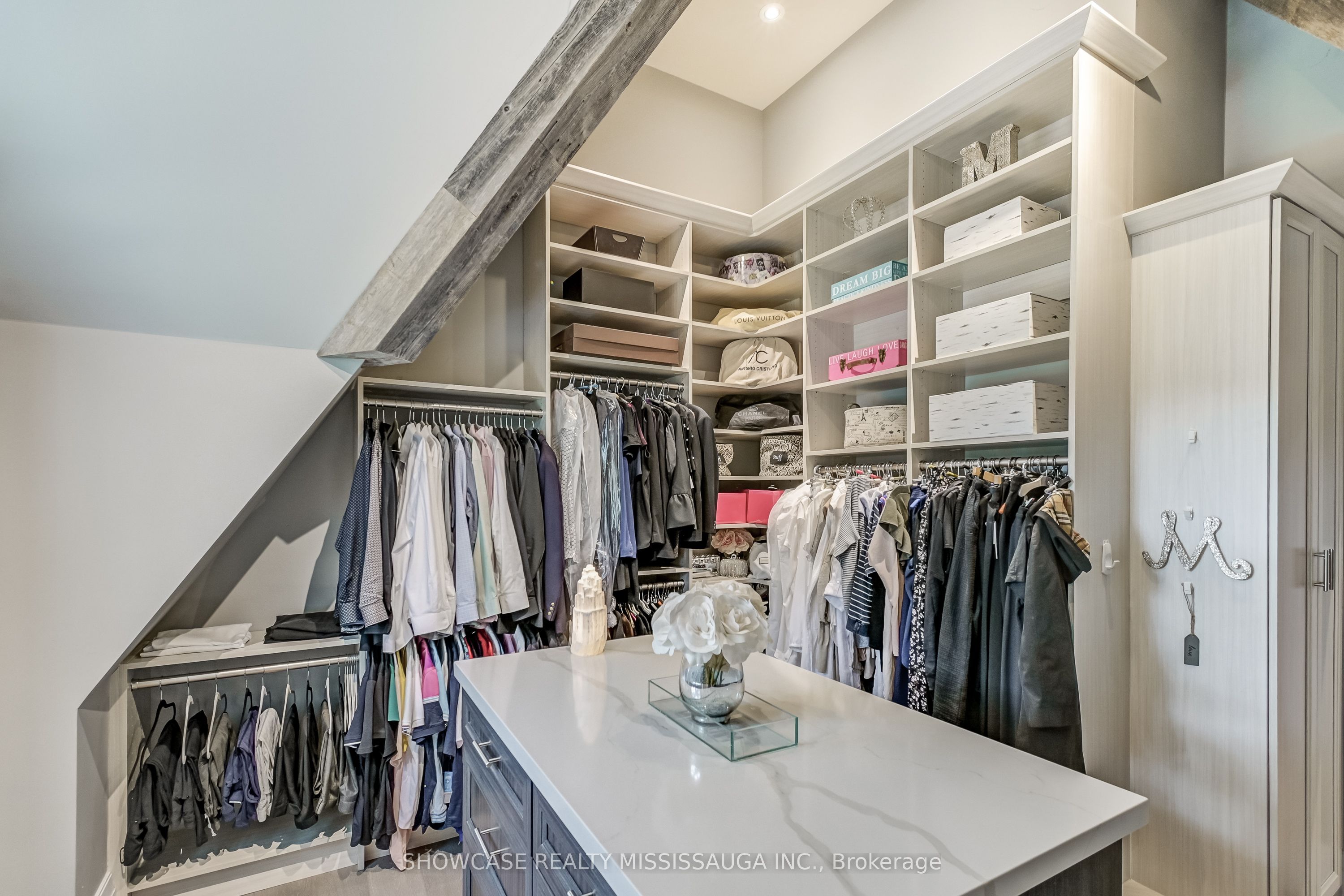 1282 Catchacoma Court, Mississauga, ON L5H 2X6