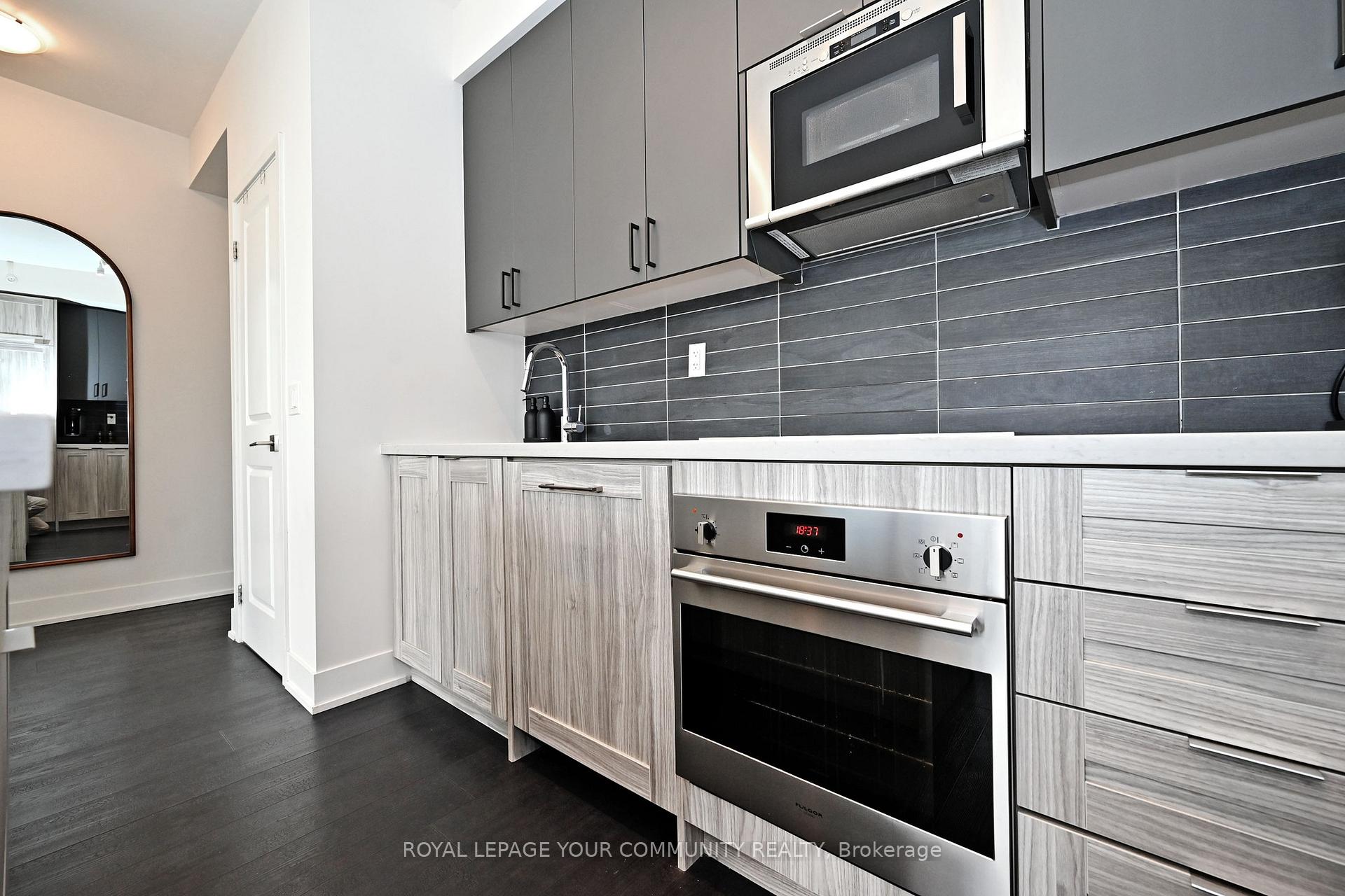 2 Bedrooms Condo at 2908 Highway 7, Vaughan For sale