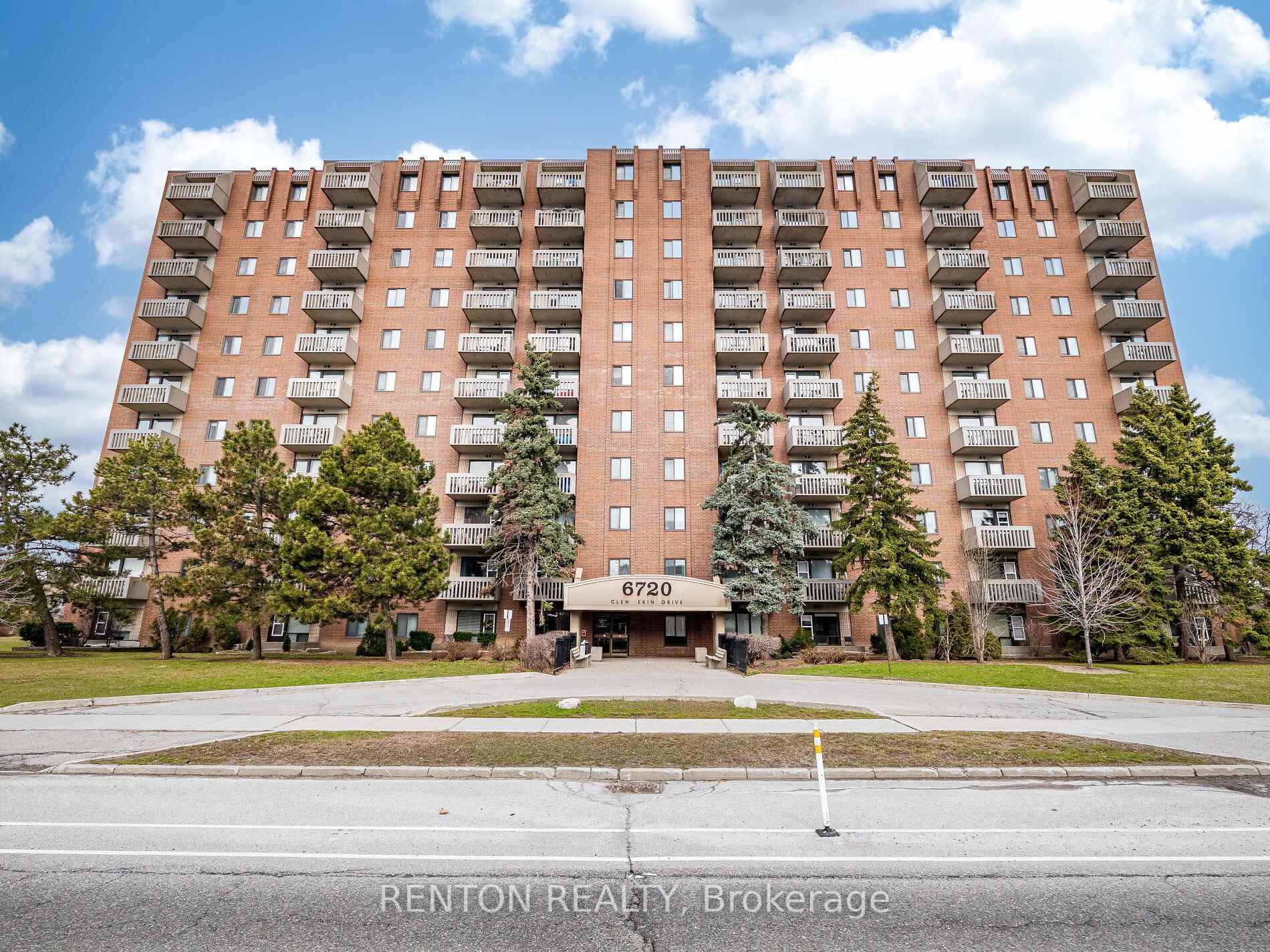 2 Bedrooms Condo at 6720 Glen Erin,  Mississauga For sale
