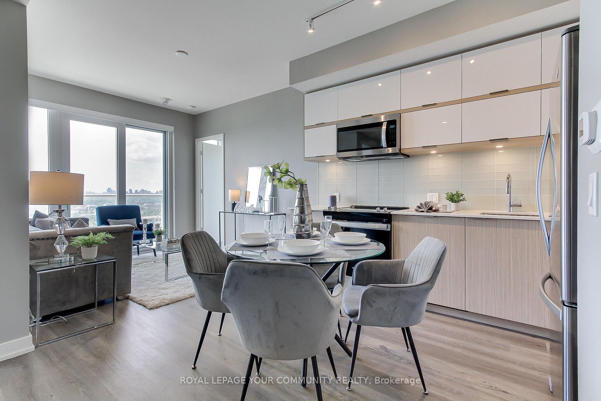 2 Bedrooms Condo at 10 Deerlick, Toronto For sale